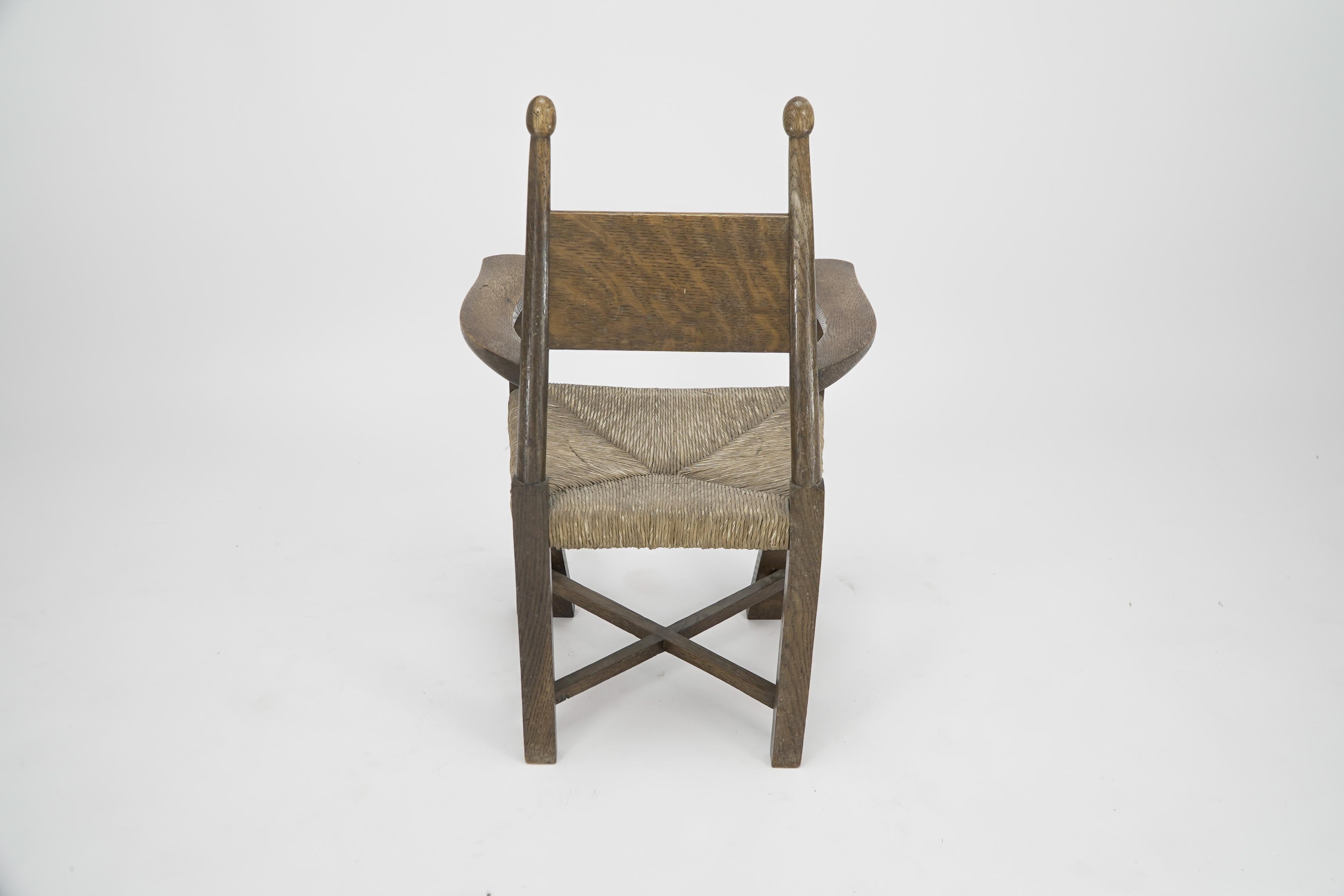 Anglais William Birch. Détaillant Liberty & Co. Rare chaise d'enfant à siège en jonc en vente