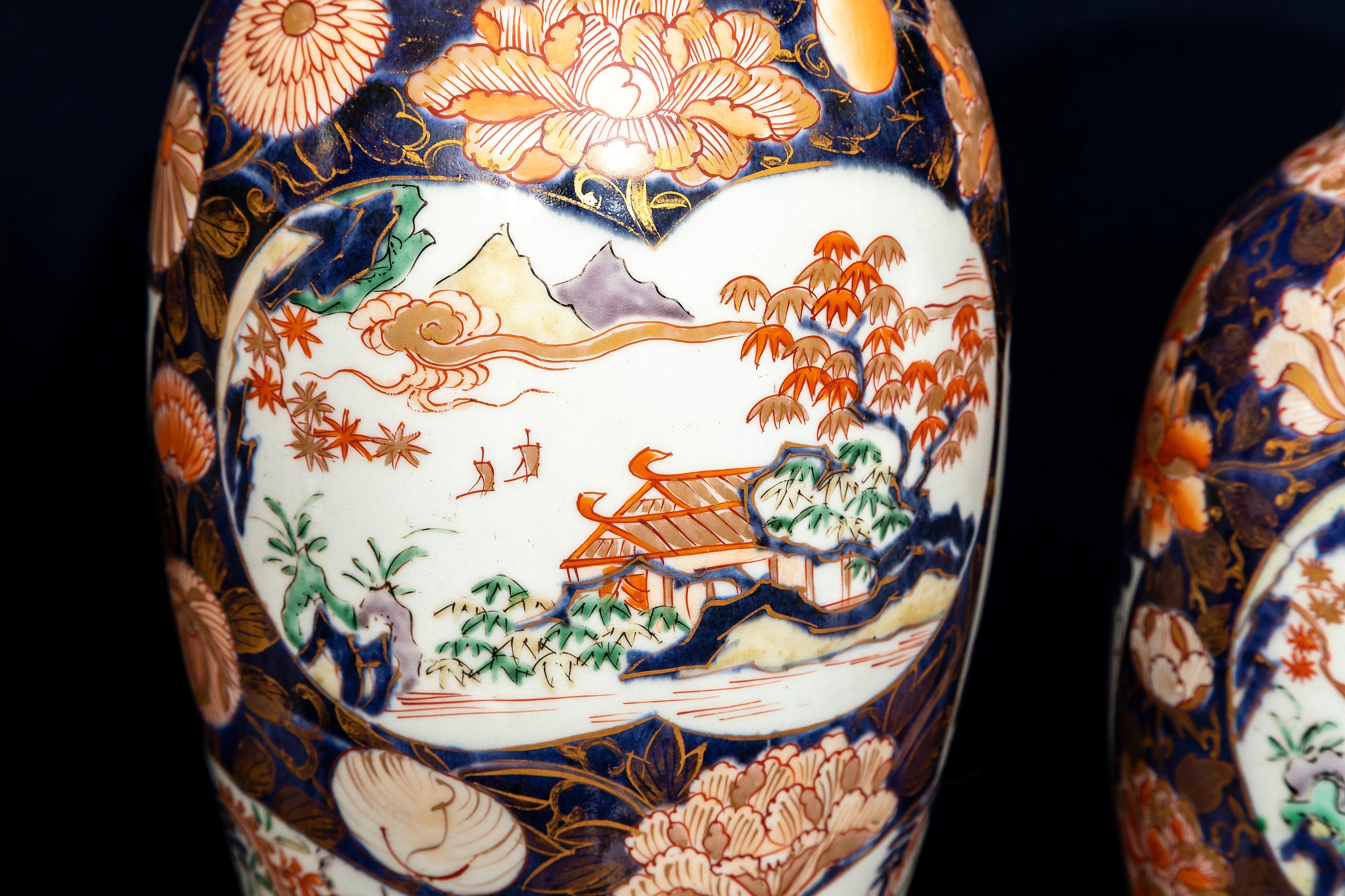 Seltener Satz von 5 Vasen aus japanischem Arita Porcelain im Imari-Stil aus der Edo-Zeit (Handgeschnitzt) im Angebot