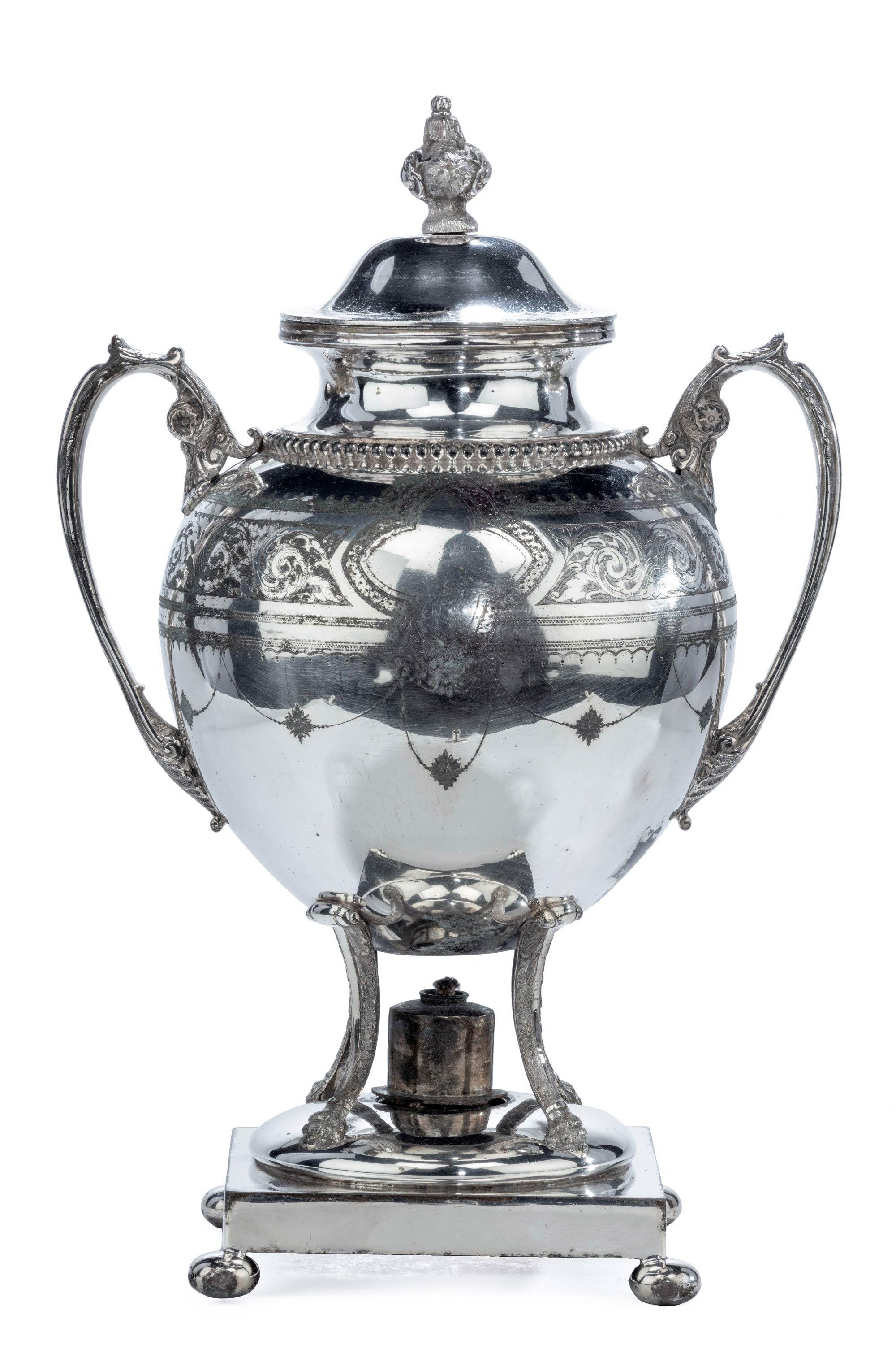 Rare Set of Four Late 19th Century Silver Plated Large Tea Urns im Zustand „Gut“ in Peterborough, Northamptonshire