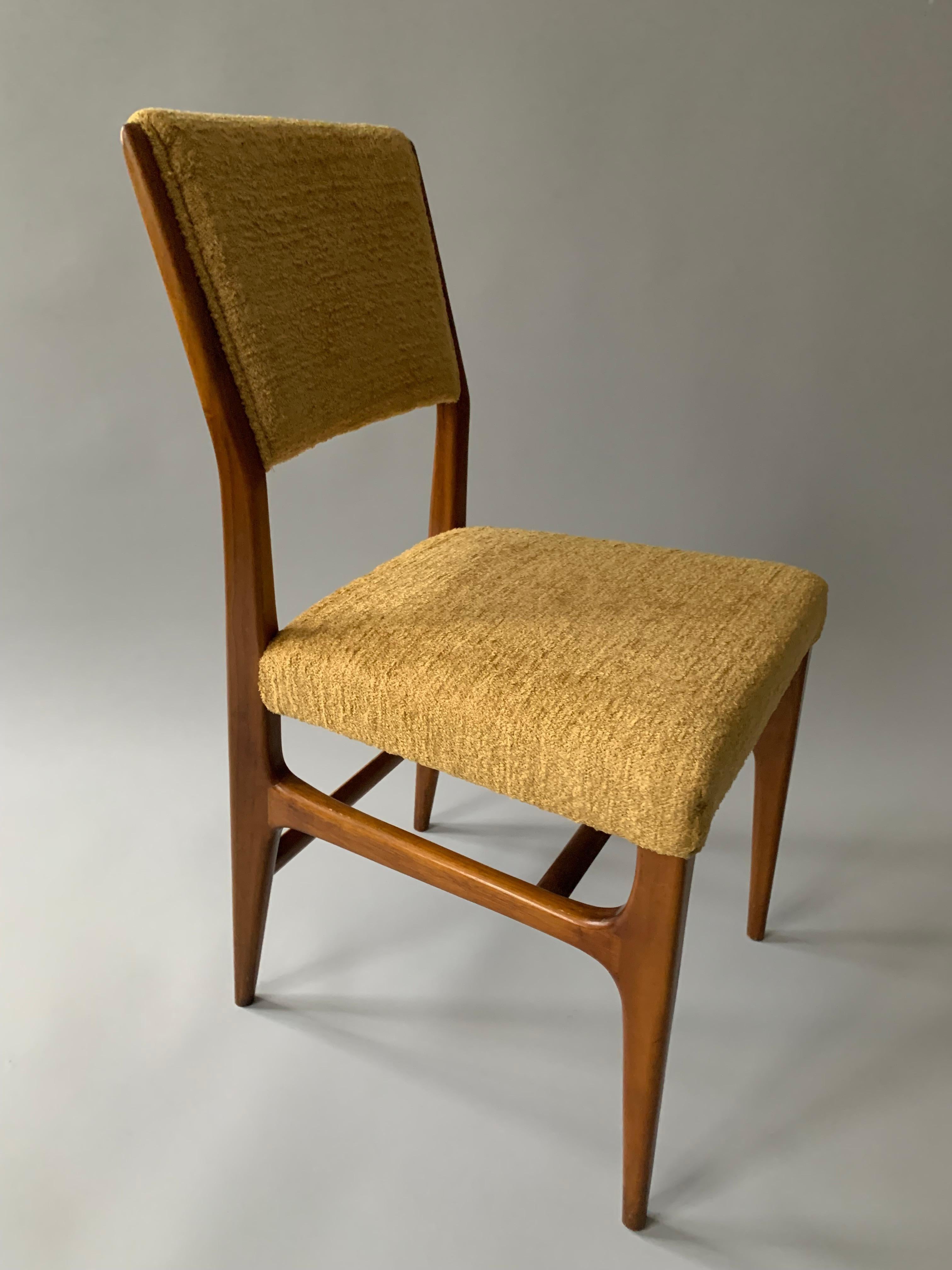 Mid-Century Modern A rare set of Gio Ponti dining chairs. For Sale