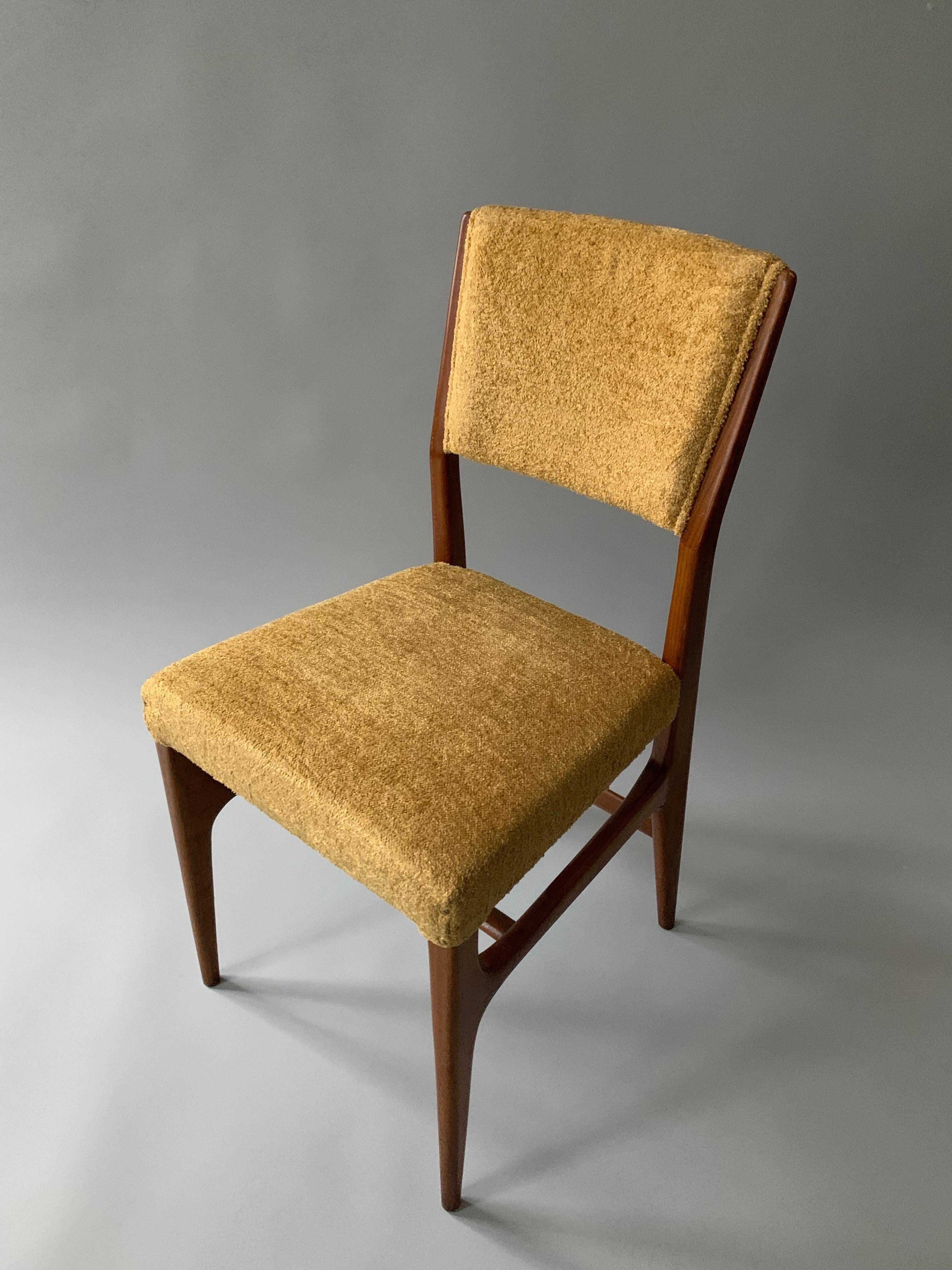 A rare set of Gio Ponti dining chairs. In Good Condition For Sale In New York, NY