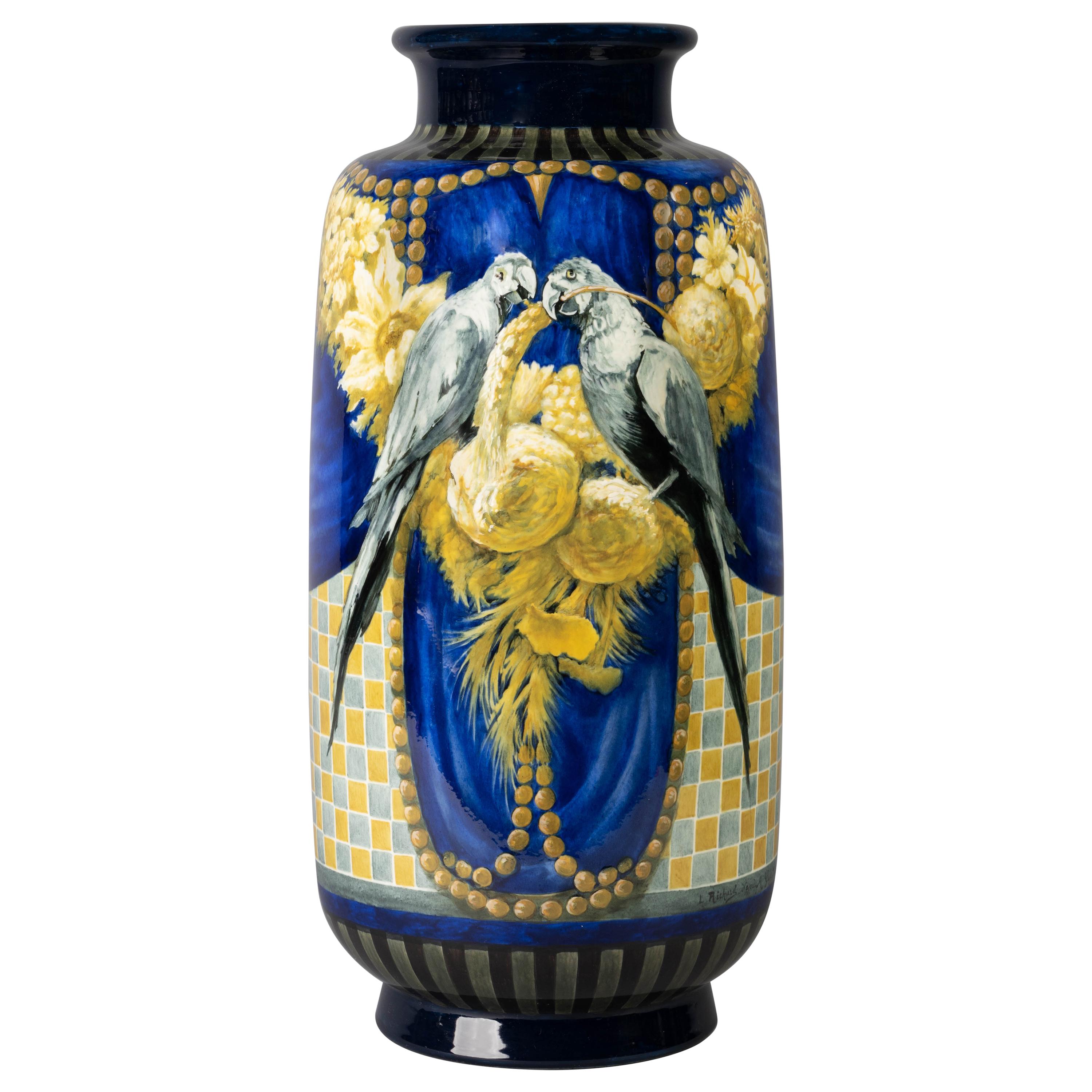 Rare vase perroquet en porcelaine peinte de Sèvres:: datant d'environ 1925