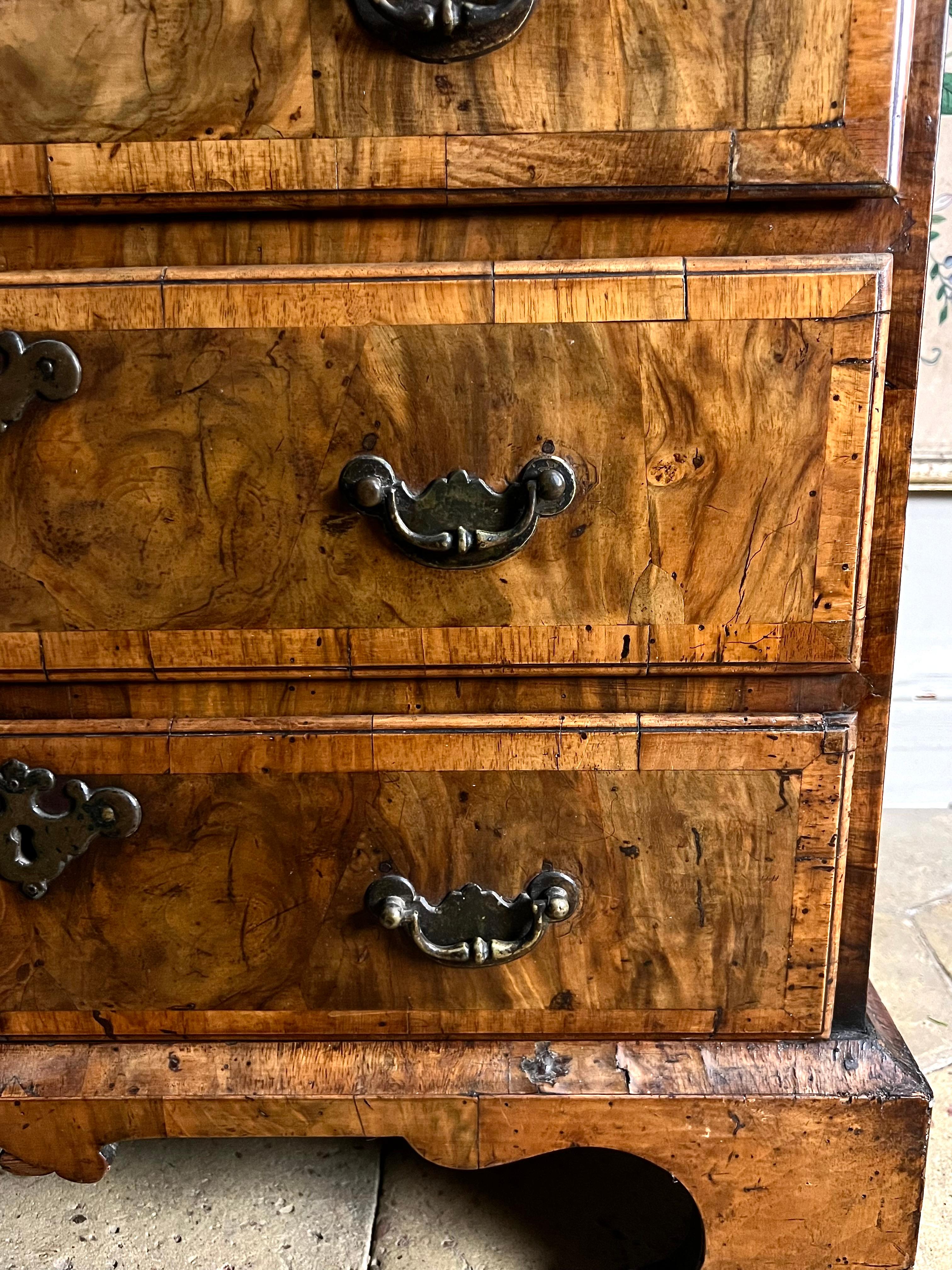 A rare small early-18th century walnut bureau bookcase/ cabinet For Sale 2
