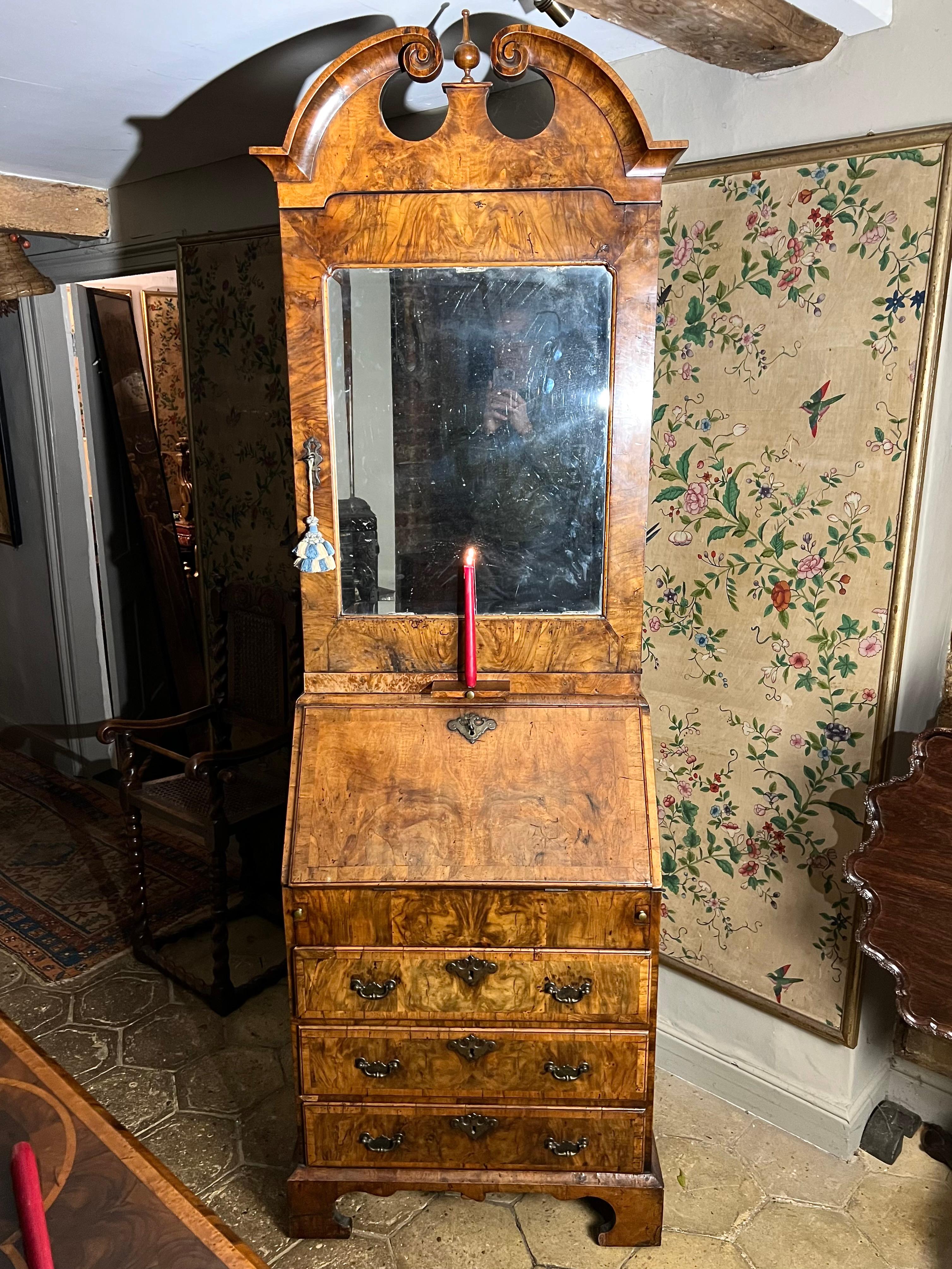 George I A rare small early-18th century walnut bureau bookcase/ cabinet For Sale