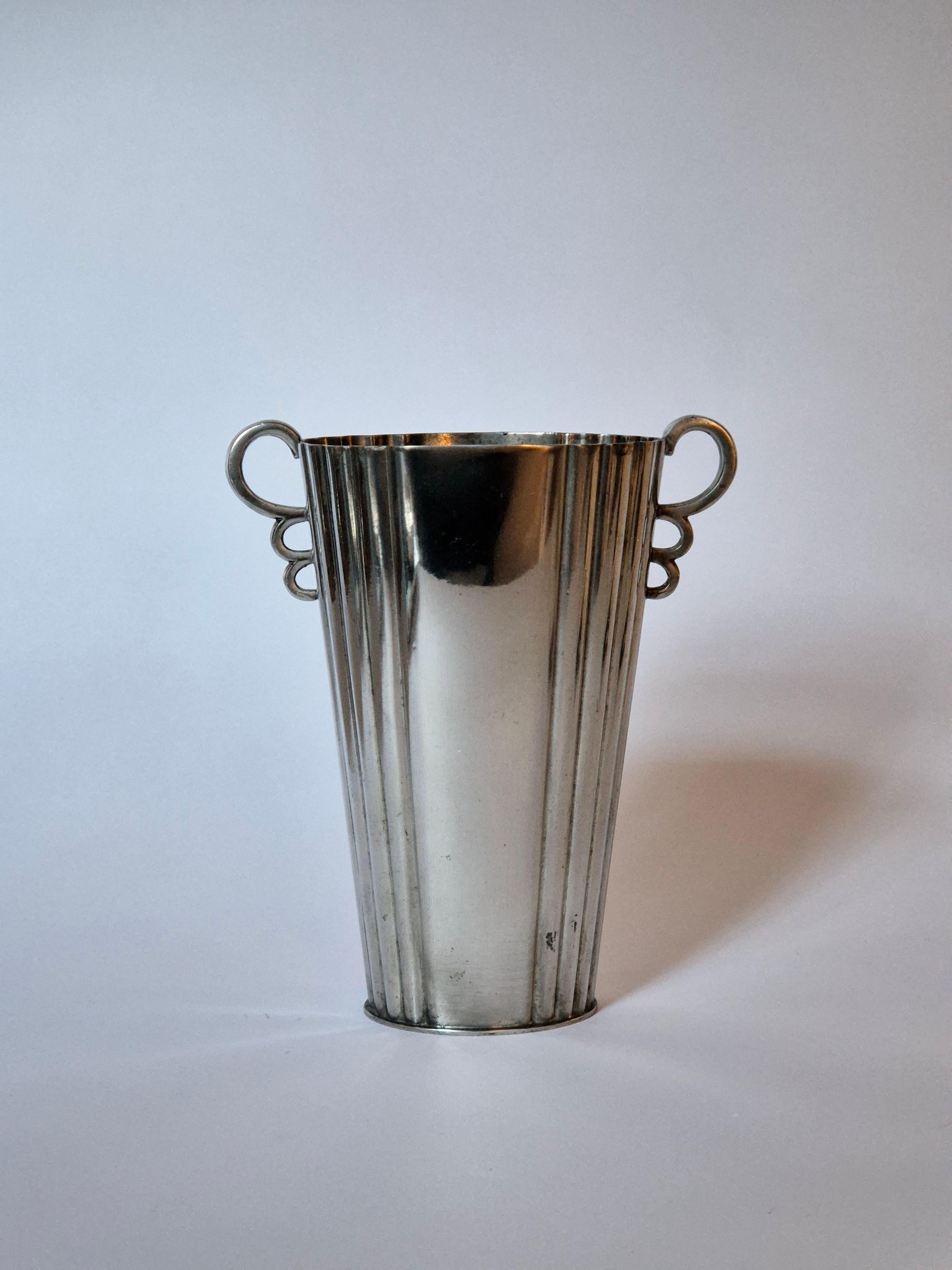 Eine seltene schwedische Grace-Vase von Sylvia Stave, künstlerische Leiterin der CG Hallberg, 1930er Jahre (Schwedisch) im Angebot