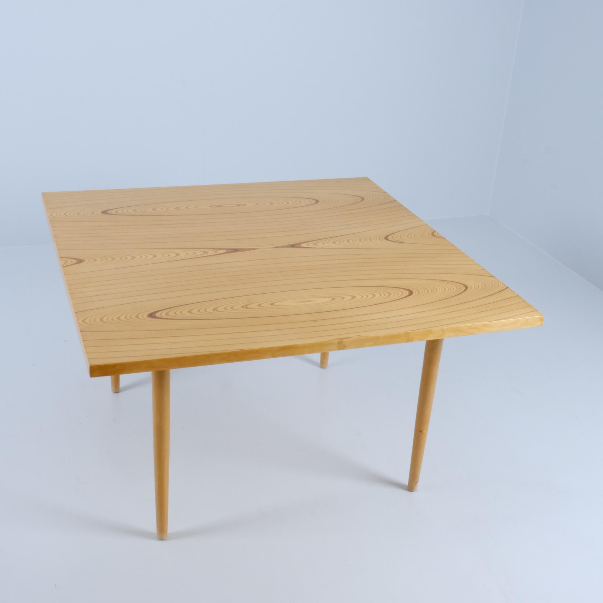 Seltener Tapio Wirkkala Rhythmischer Furnier-Couchtisch Modell 9018, Asko 1950er Jahre im Angebot 1