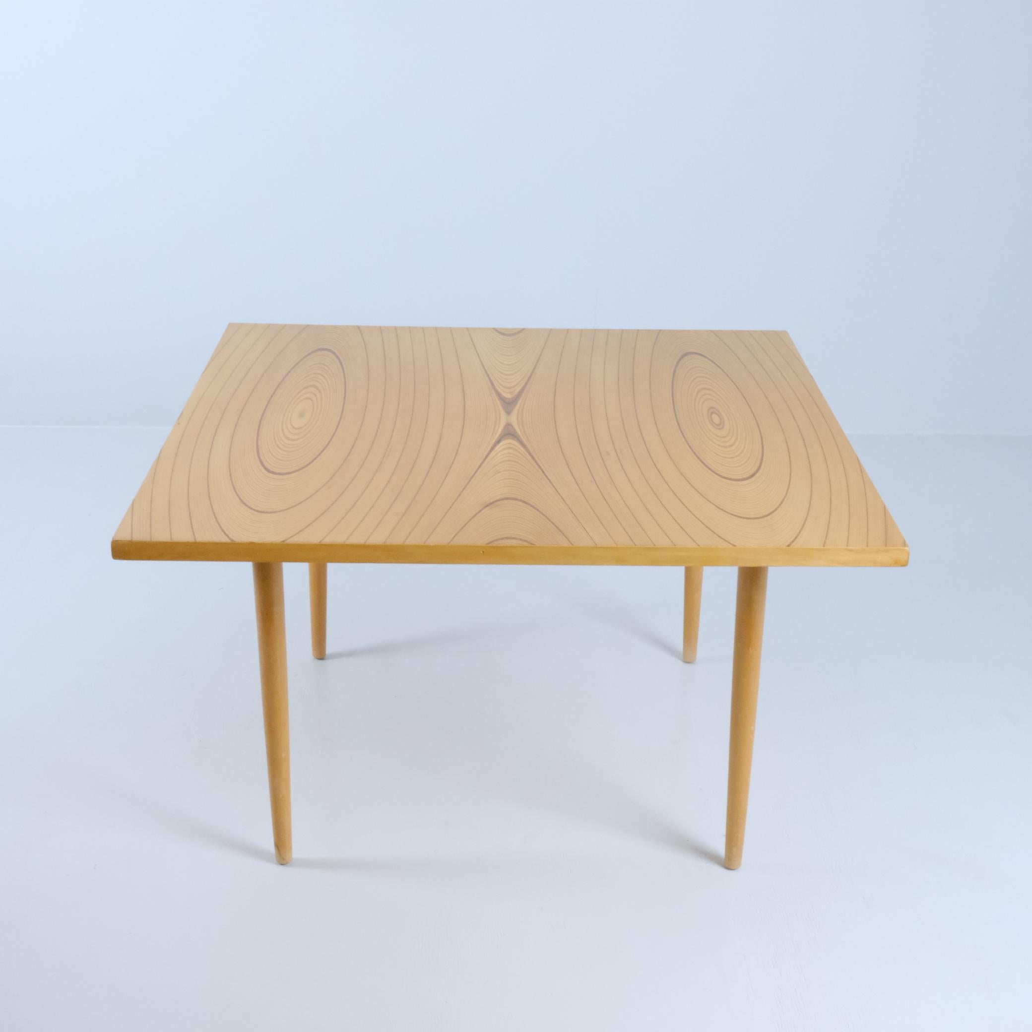 Seltener Tapio Wirkkala Rhythmischer Furnier-Couchtisch Modell 9018, Asko 1950er Jahre (Skandinavische Moderne) im Angebot