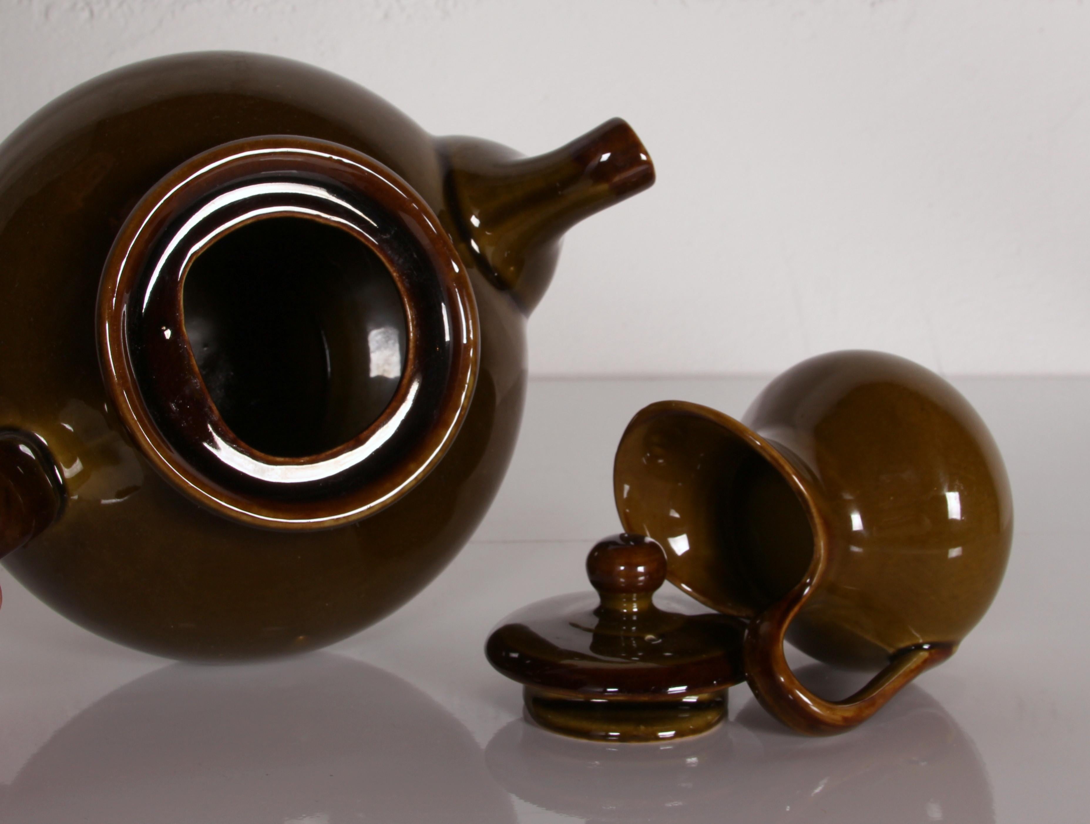 Fin du 20e siècle Rare service à thé en vert foncé de Saint Clément comprenant une théière et un pot à lait. en vente