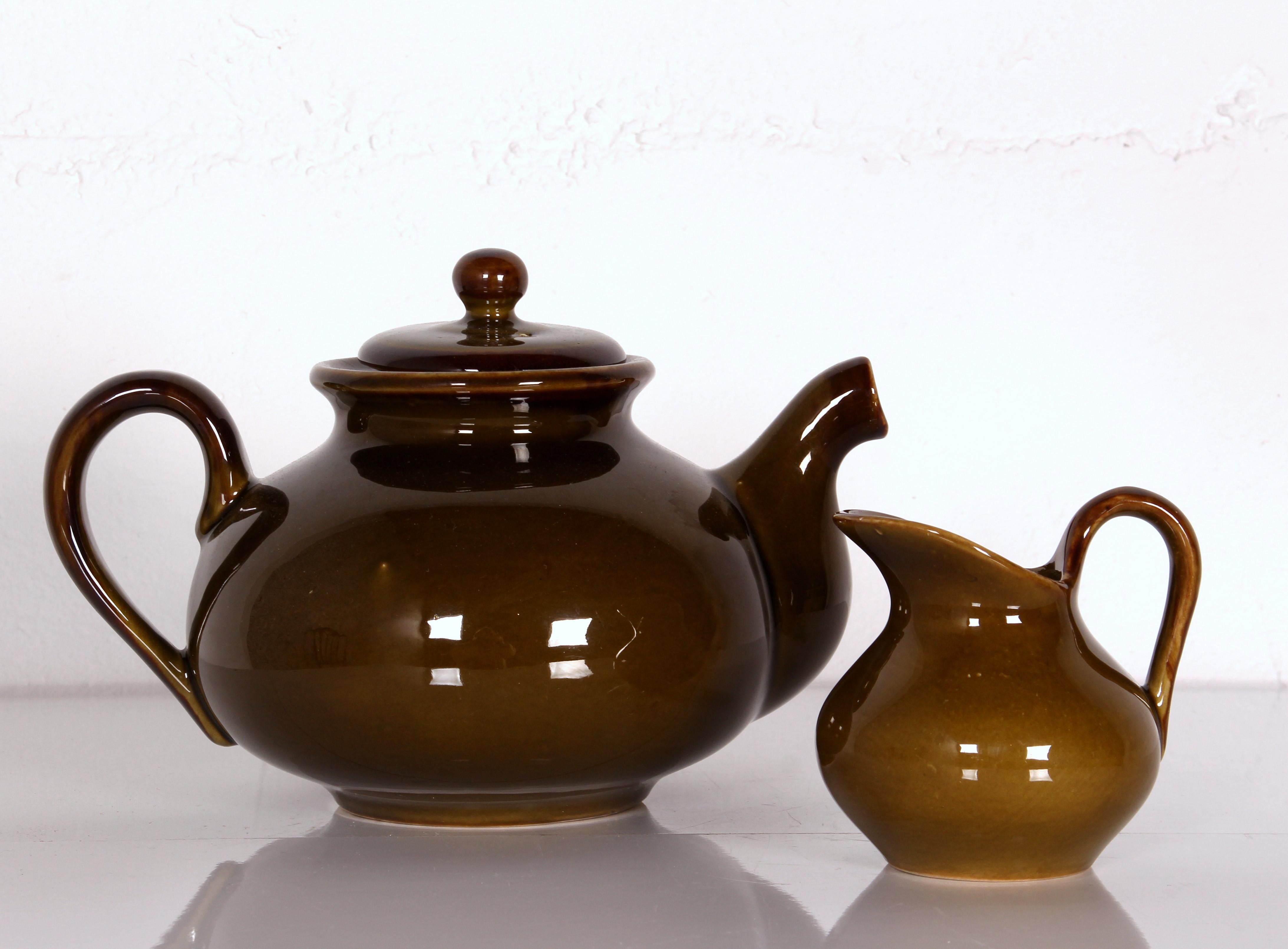 Rare service à thé en vert foncé de Saint Clément comprenant une théière et un pot à lait. en vente 1