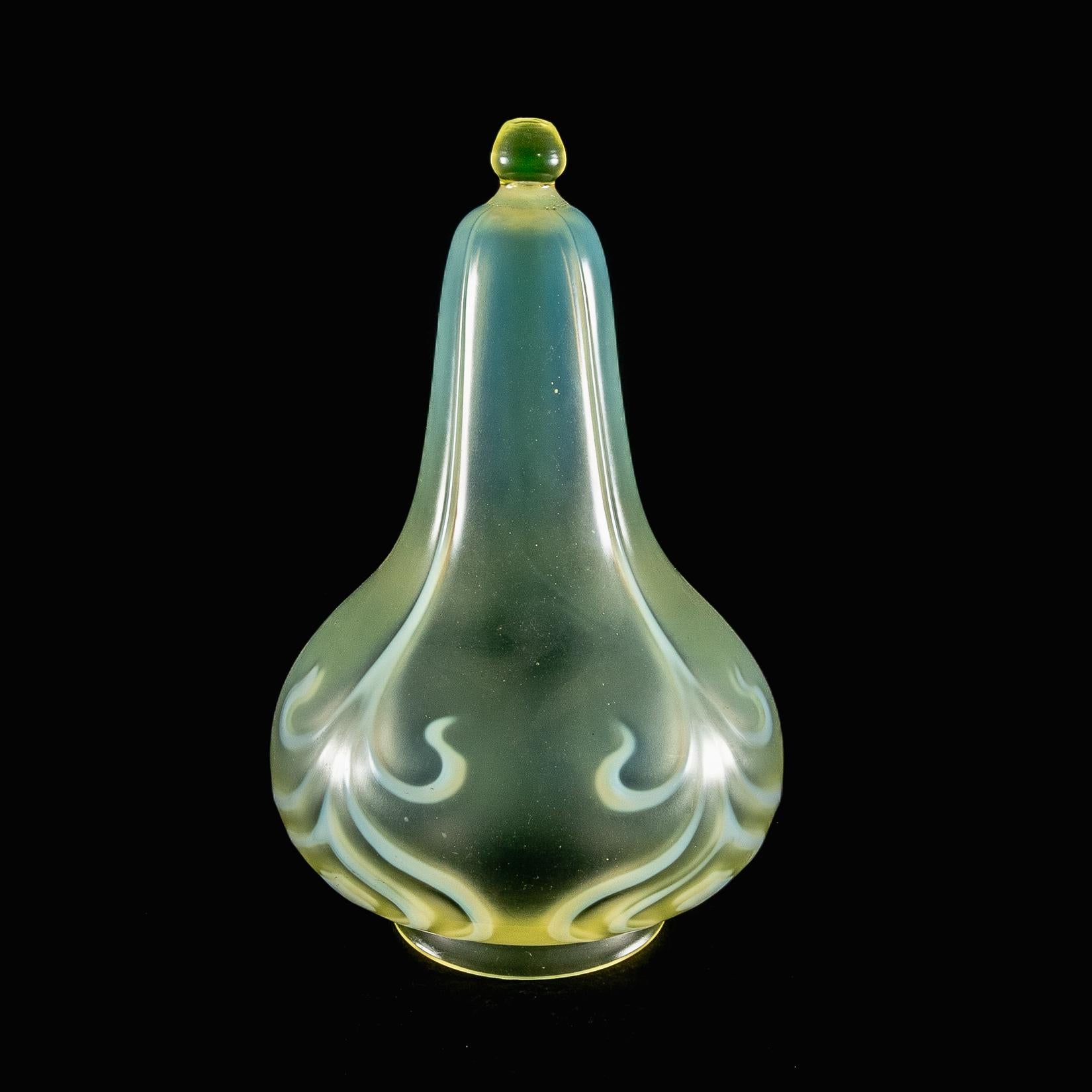 A Rare Tear Drop Vaseline Glass Shade with Stylized Peacock Feather Motifs
Diameter for gallery or lampshade hole: 8.5cm/3.35