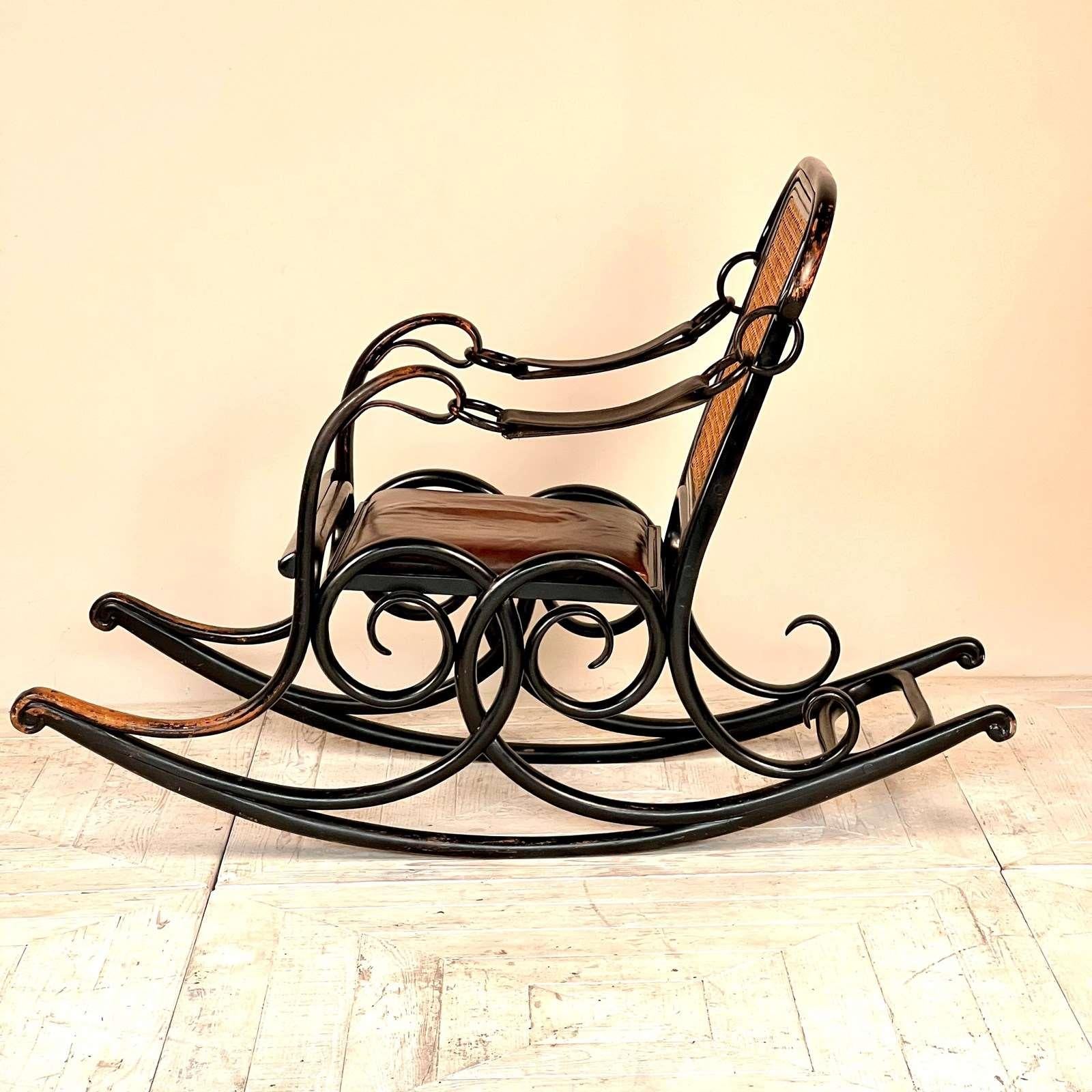A Rare Thonet Number 3 Bentwood Rocking Chair In Good Condition For Sale In London, GB