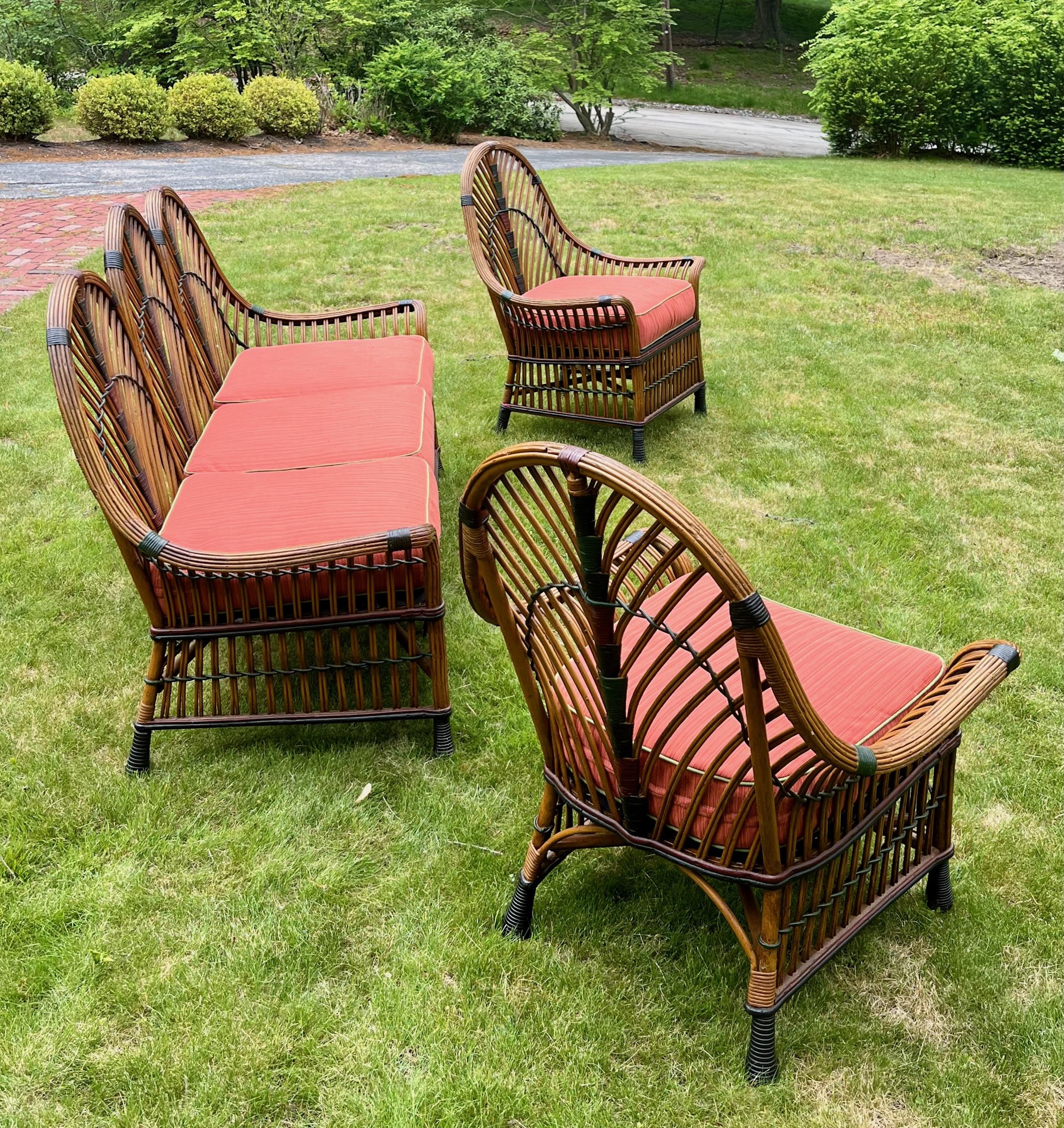 Mordenzato Una rara suite di mobili in rattan Art Deco in tre pezzi con finitura naturale in vendita