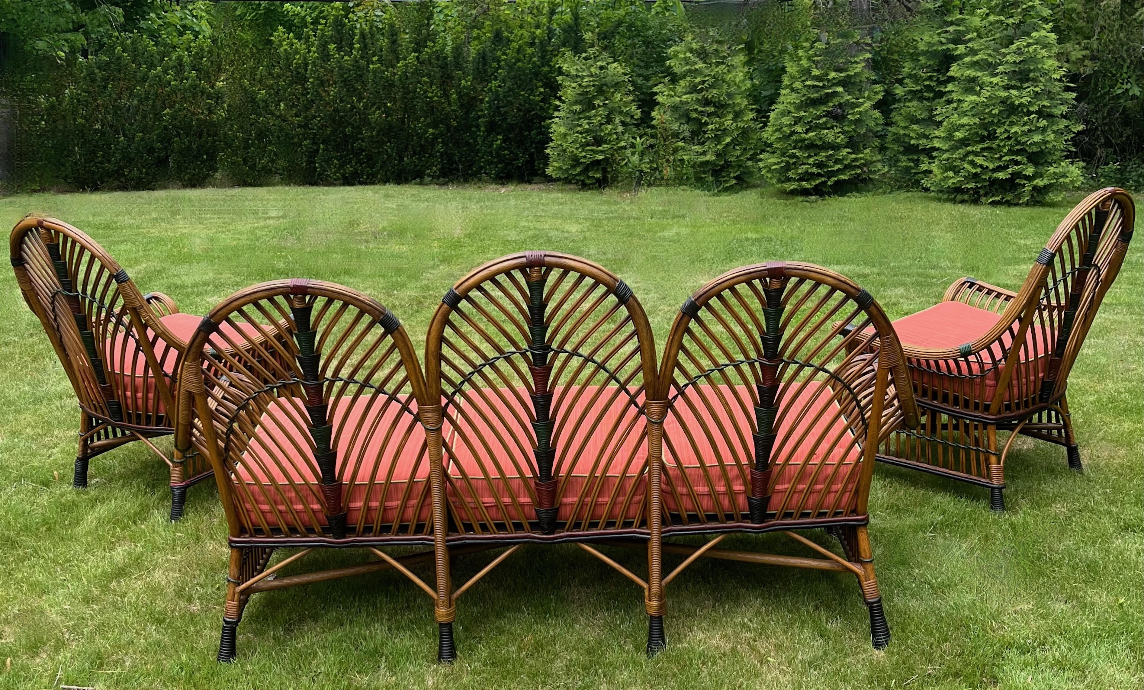 Inizio XX secolo Una rara suite di mobili in rattan Art Deco in tre pezzi con finitura naturale in vendita