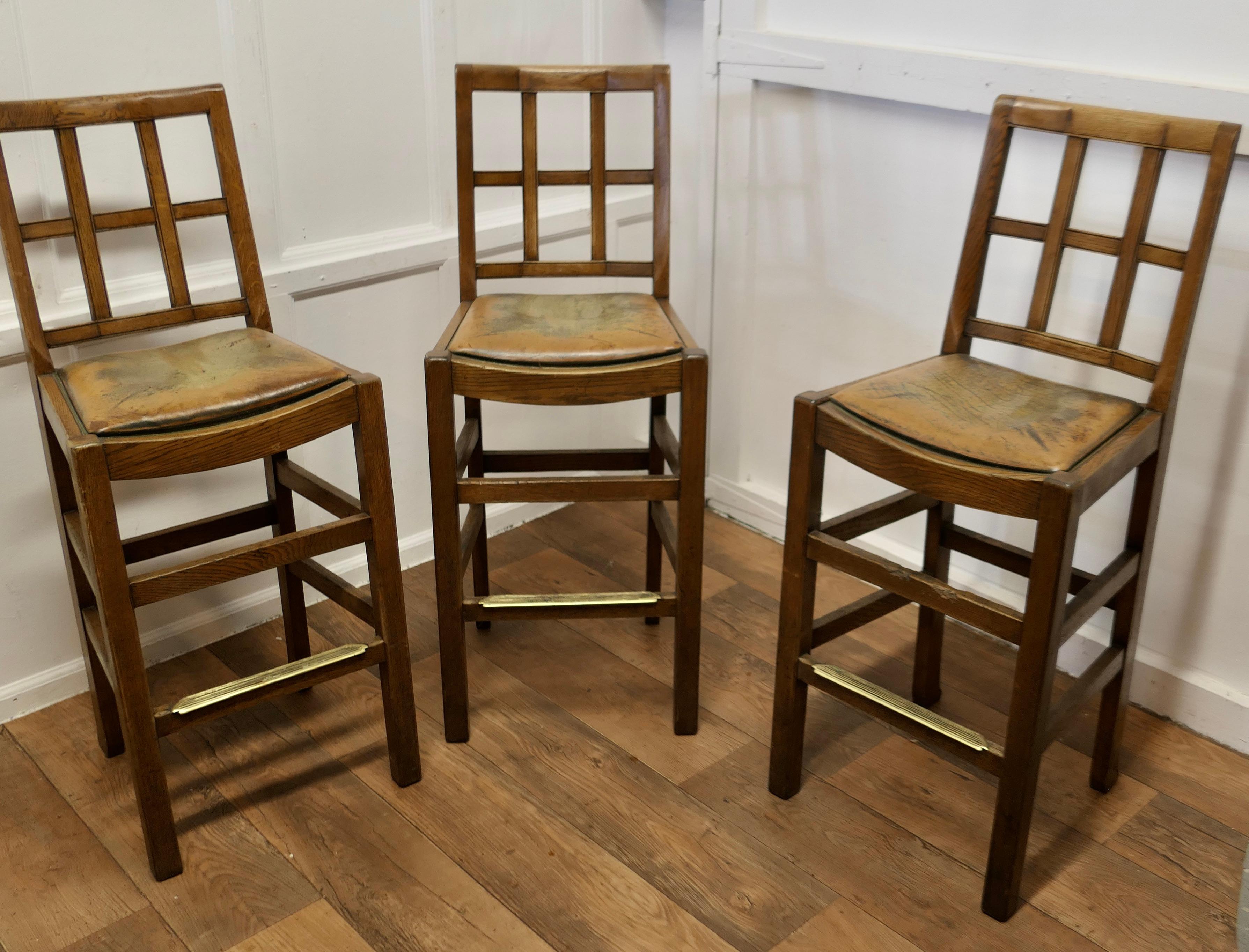 A Rare Trio of Arts and Crafts High Bar Stools, in Golden Oak   In Good Condition For Sale In Chillerton, Isle of Wight