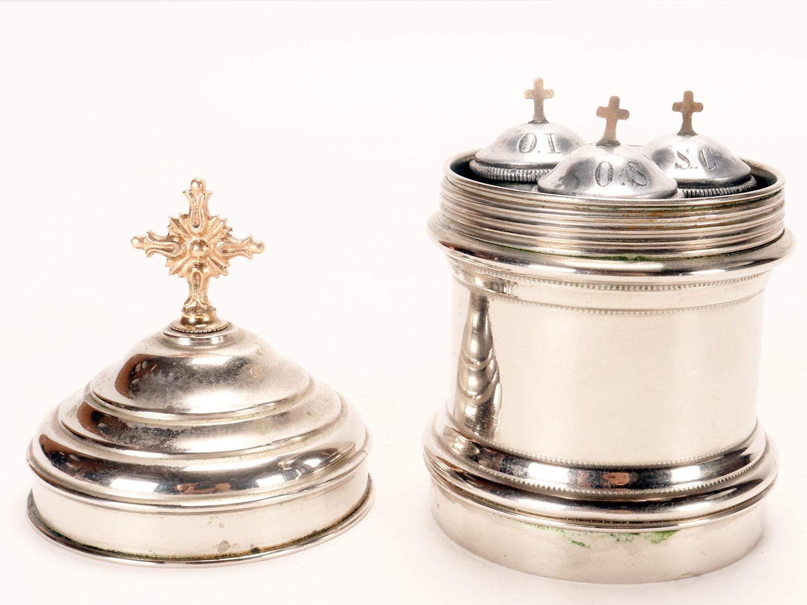 A rare triple container for Holy Oils, Italy late 19th century. For Sale 7