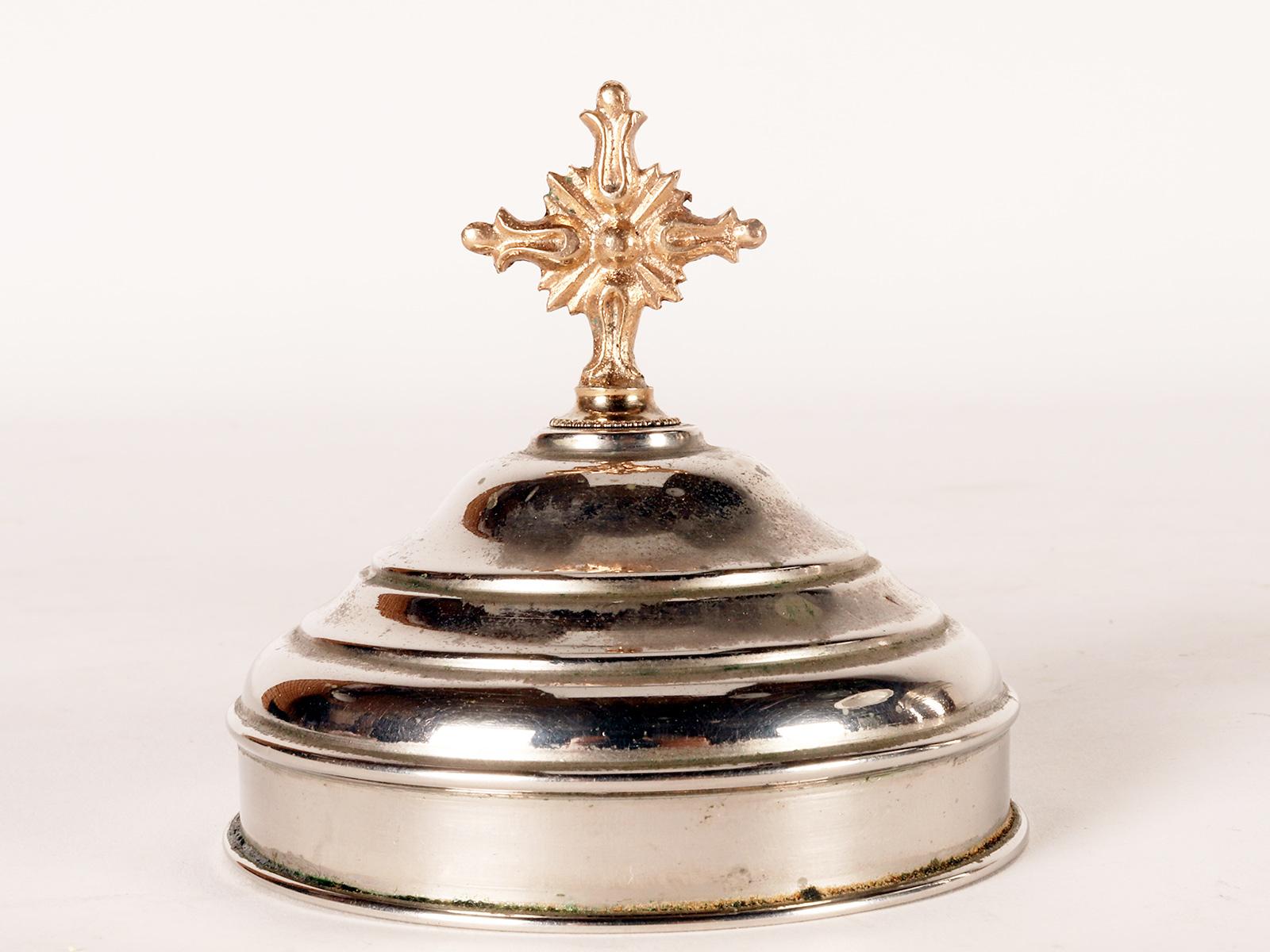 Ein seltener dreifacher Behälter für Heilige Öle, Italien, spätes 19. Jahrhundert. (Metall) im Angebot