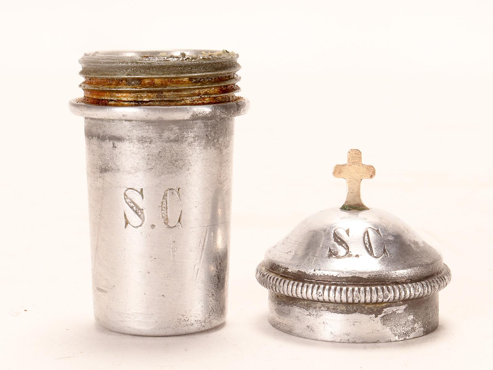 Ein seltener dreifacher Behälter für Heilige Öle, Italien, spätes 19. Jahrhundert. im Angebot 4