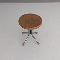 Une variante rare de tabouret mod. n° B 195, conçu par Marcel Breuer