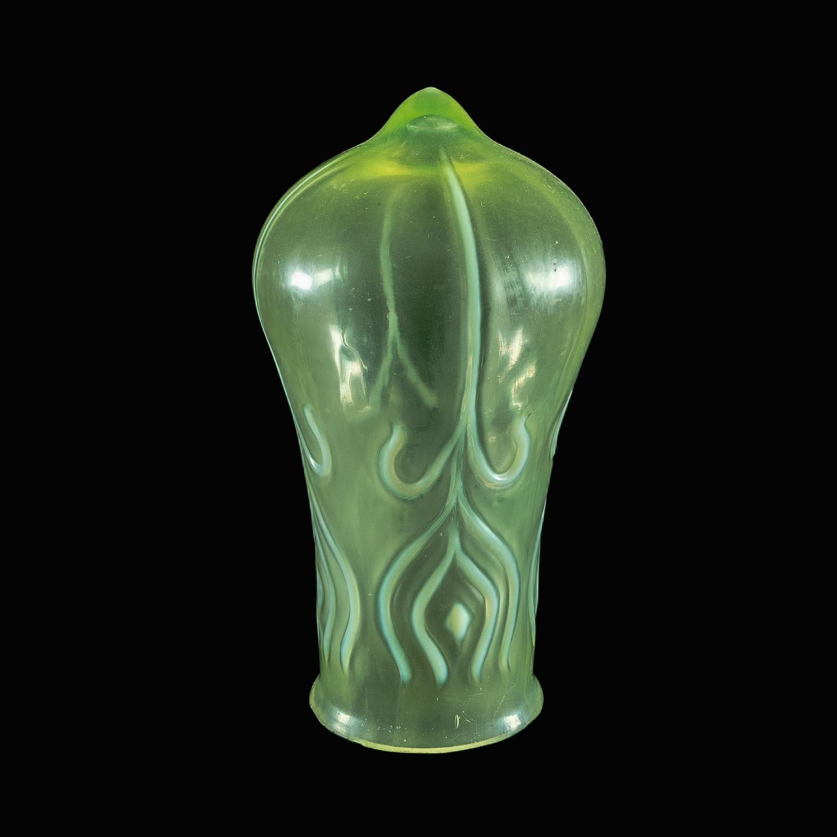 A Rare Vaseline Arts and Crafts Shade with Peacock Feather Motif and Bulbous Design
Diameter for gallery or the lampshade hole: 8cm/3.15