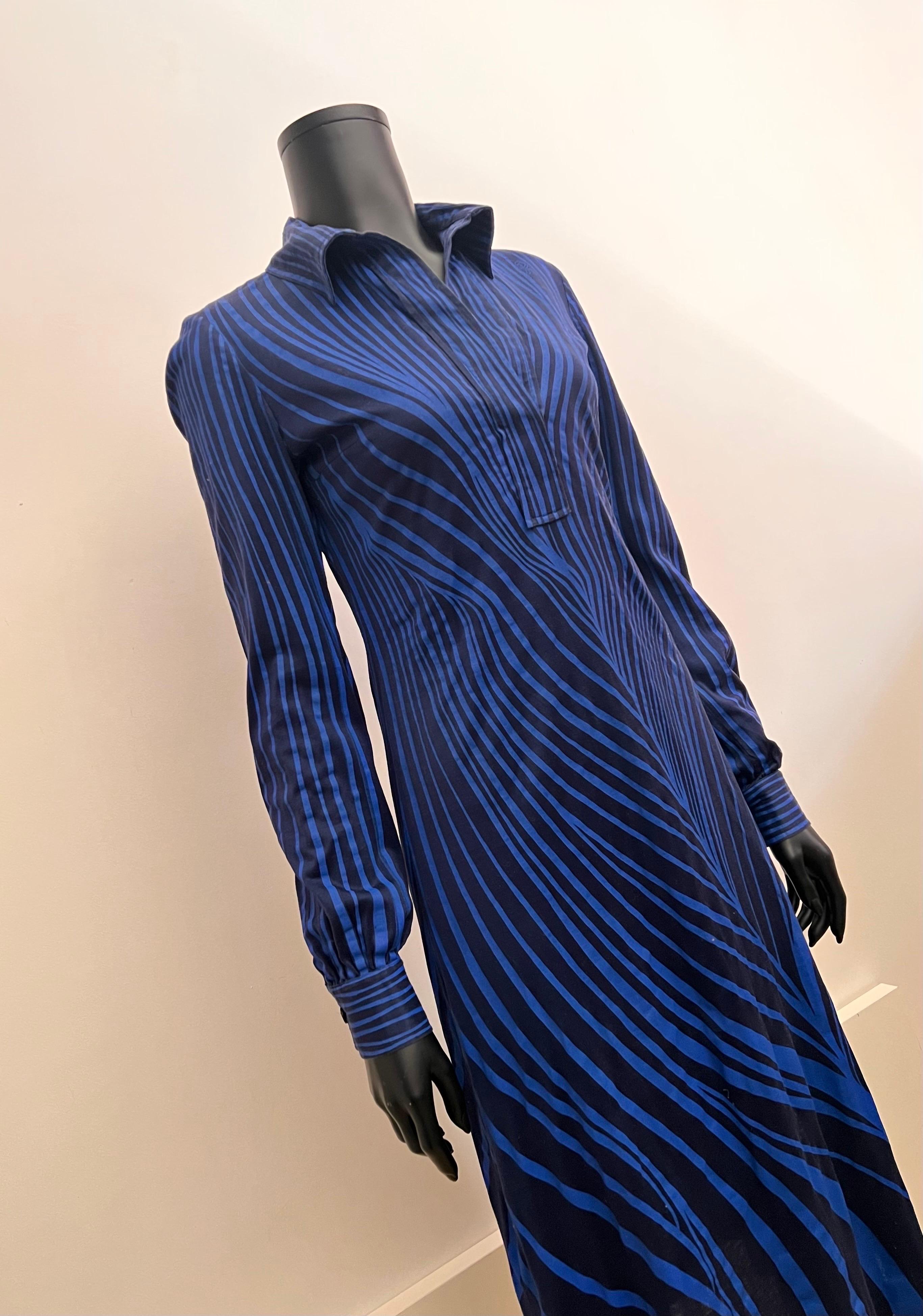This rare and collectible vintage 1970’s Roberta DI Camerino calf length day dress in black with cobalt blue undulating all over print in cotton jersey fabric is a super stylish addition to your luxury vintage wardrobe.

Placket front with collar