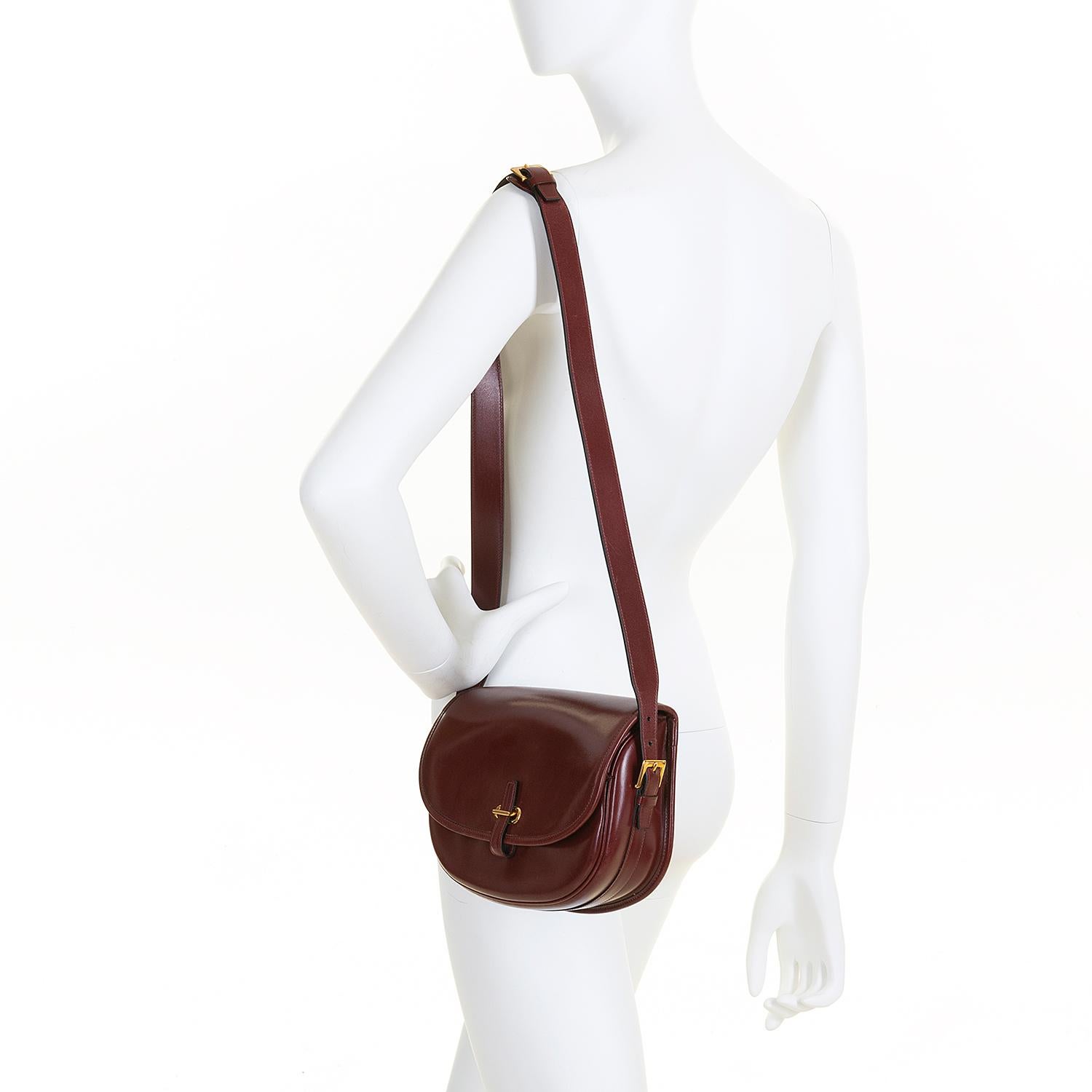 This rare vintage Hermes Bag 'Sac Balle De Golf' is finished in Burgundy Box Calfskin, accented with gold hardware. The shoulder bag is fitted with an adjustable shoulder strap and is in excellent condition throughout. From a private collection in