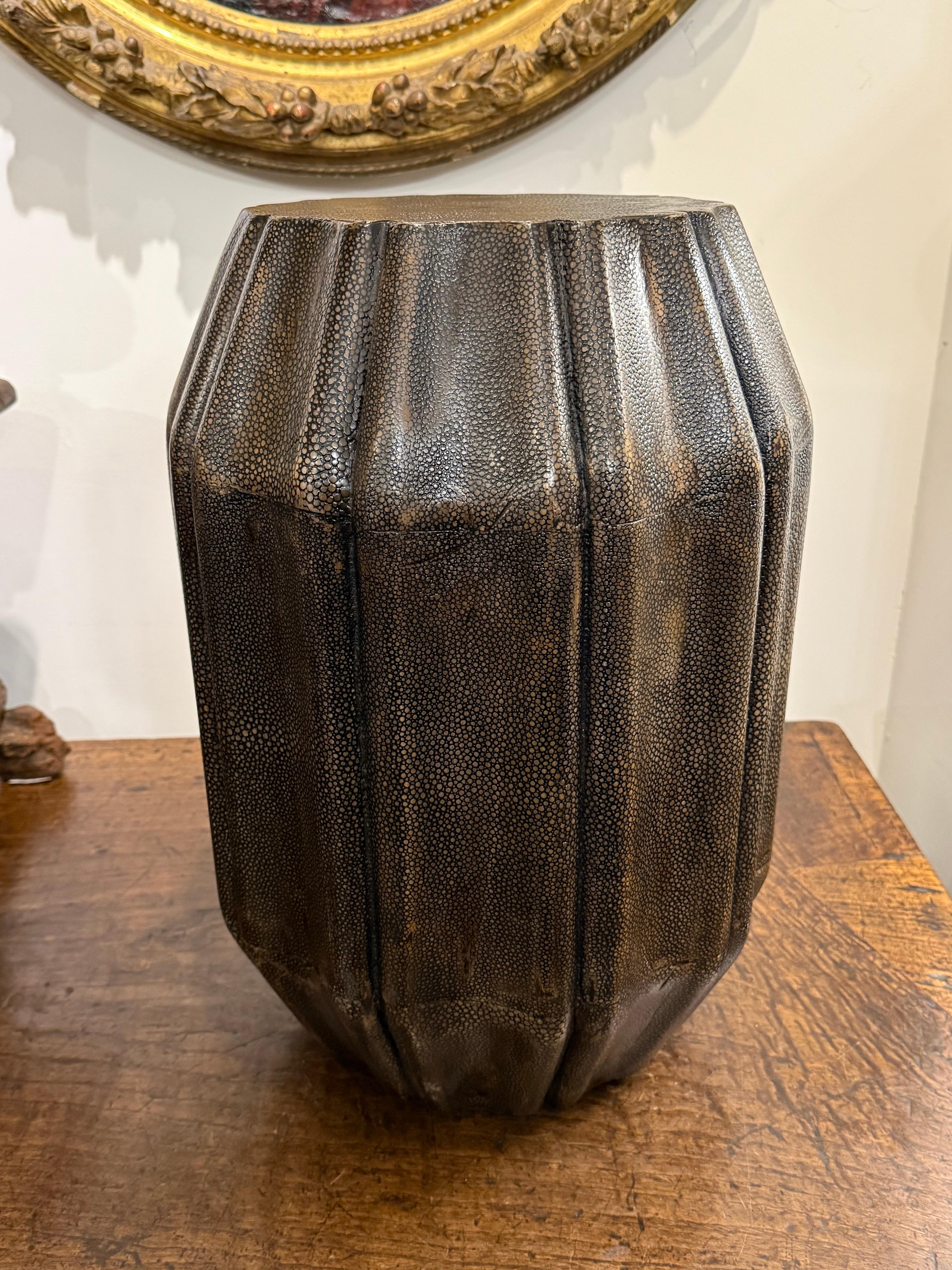 Un raro sgabello vintage in zigrino, 20° secolo In condizioni buone in vendita a ARMADALE, VIC