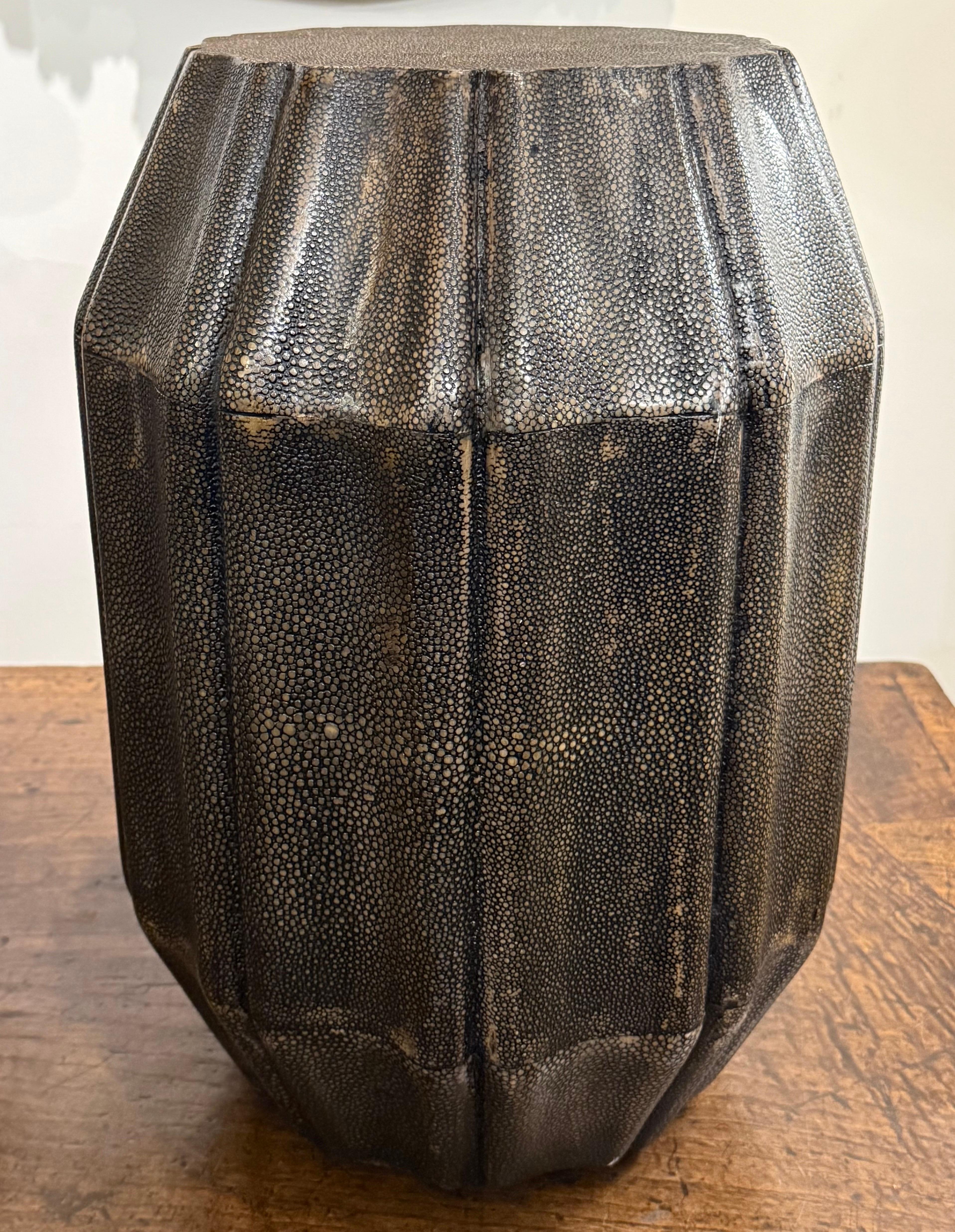 Un raro sgabello vintage in zigrino, 20° secolo In condizioni buone in vendita a ARMADALE, VIC