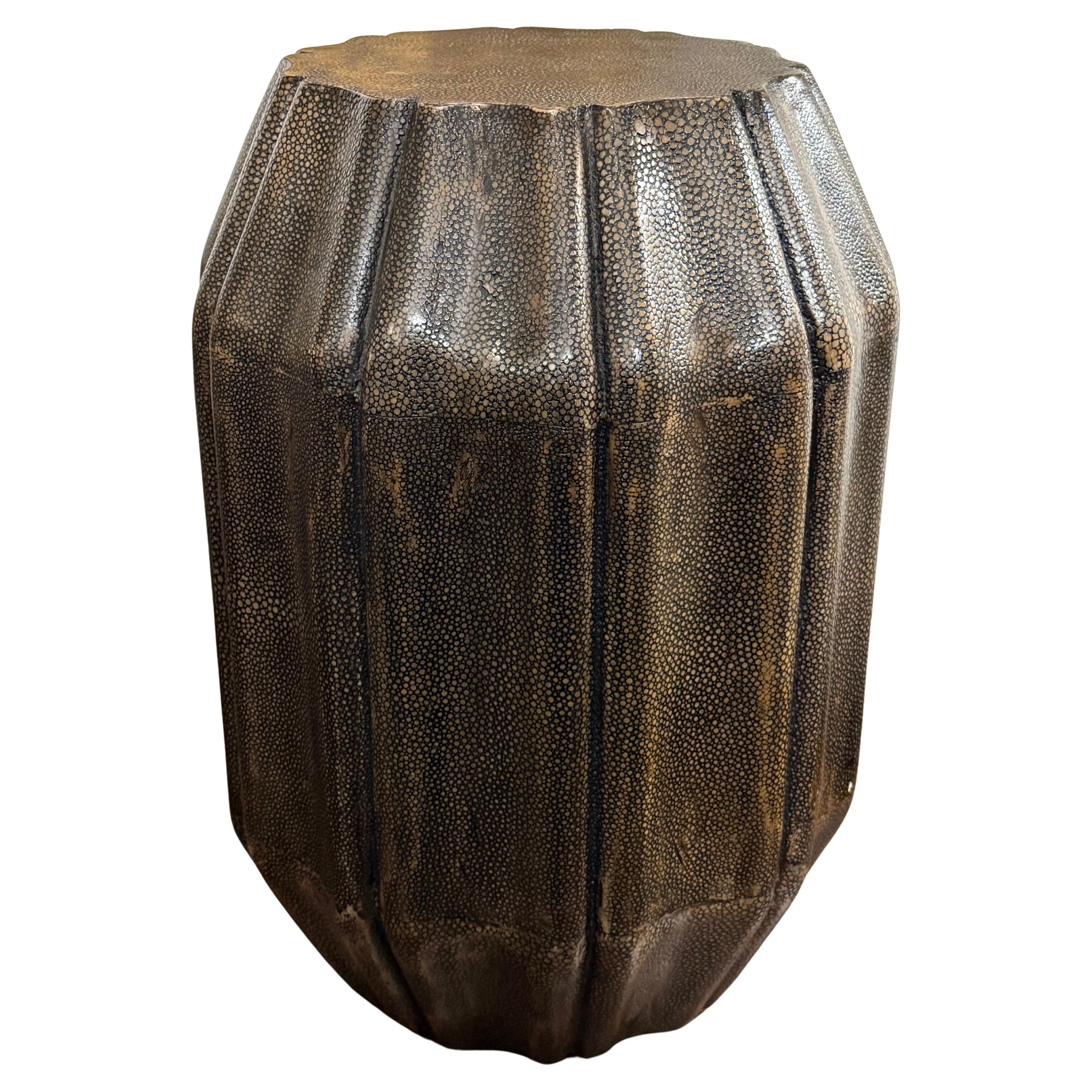 Un raro sgabello vintage in zigrino, 20° secolo