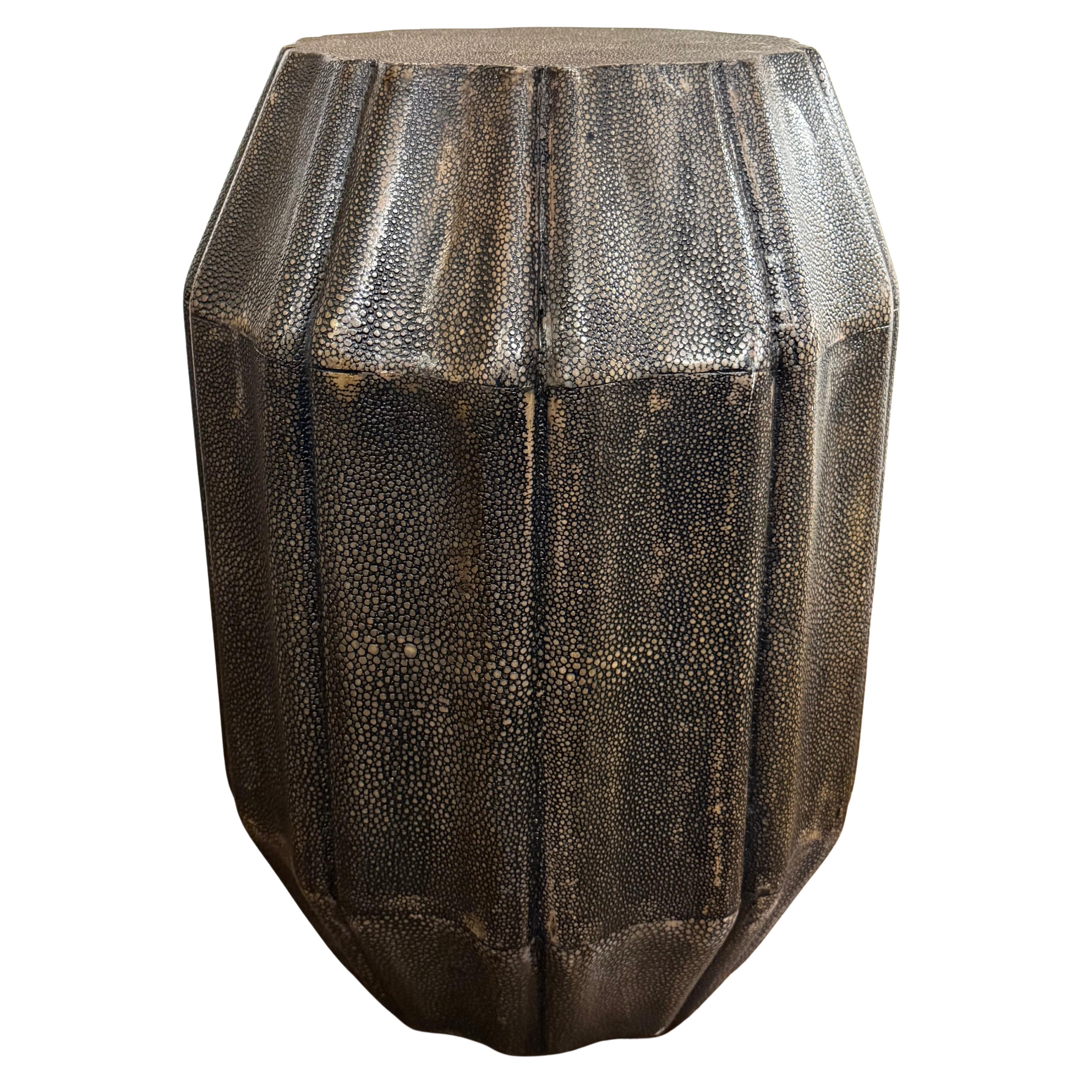 Un raro sgabello vintage in zigrino, 20° secolo