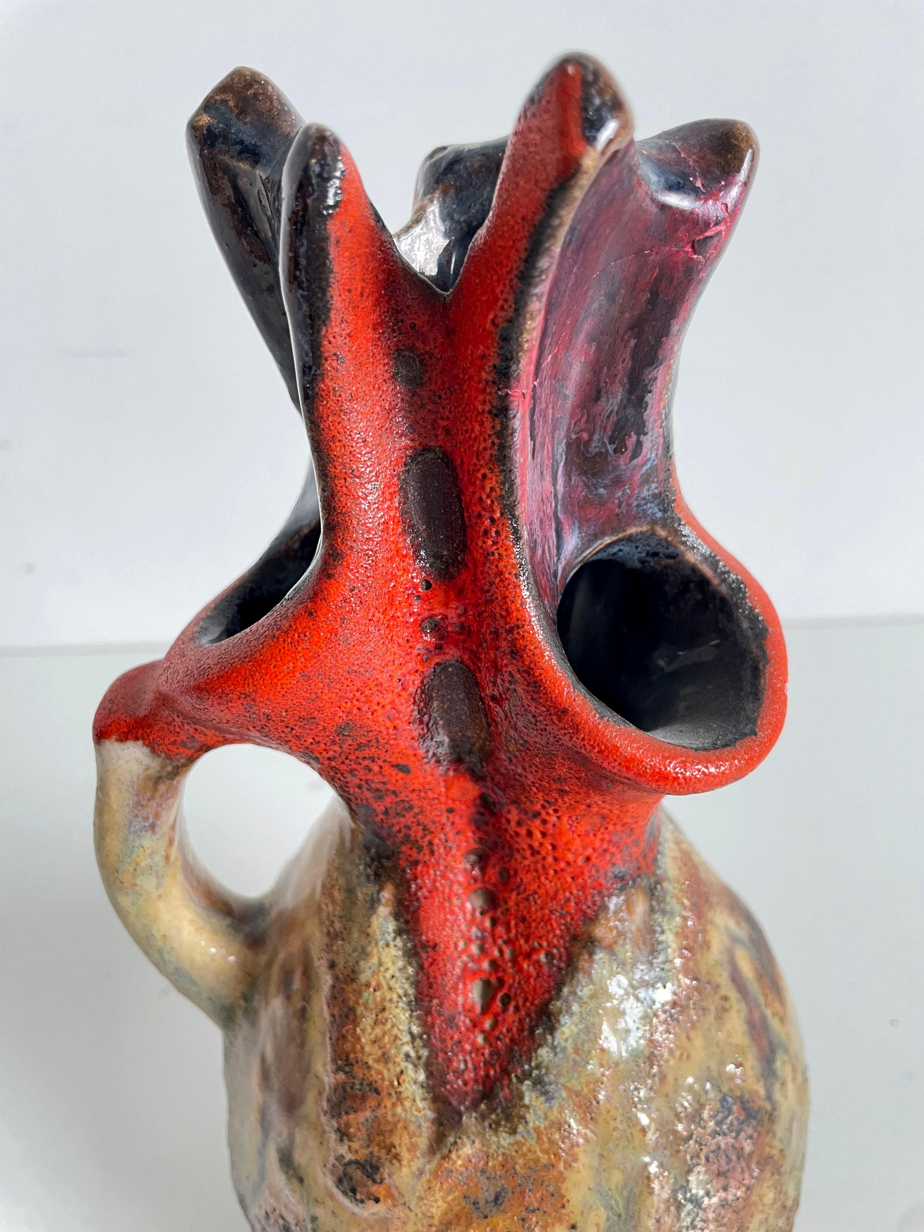 Rare vase de forme organique en forme de pichet en lave grasse Walter Design/One  avec les belles couleurs Brun-Beige et Rouge, numéro de formulaire 200-26, Allemagne de l'Ouest 1970.

Le vase est en excellent état et pèse 1,2 kg.