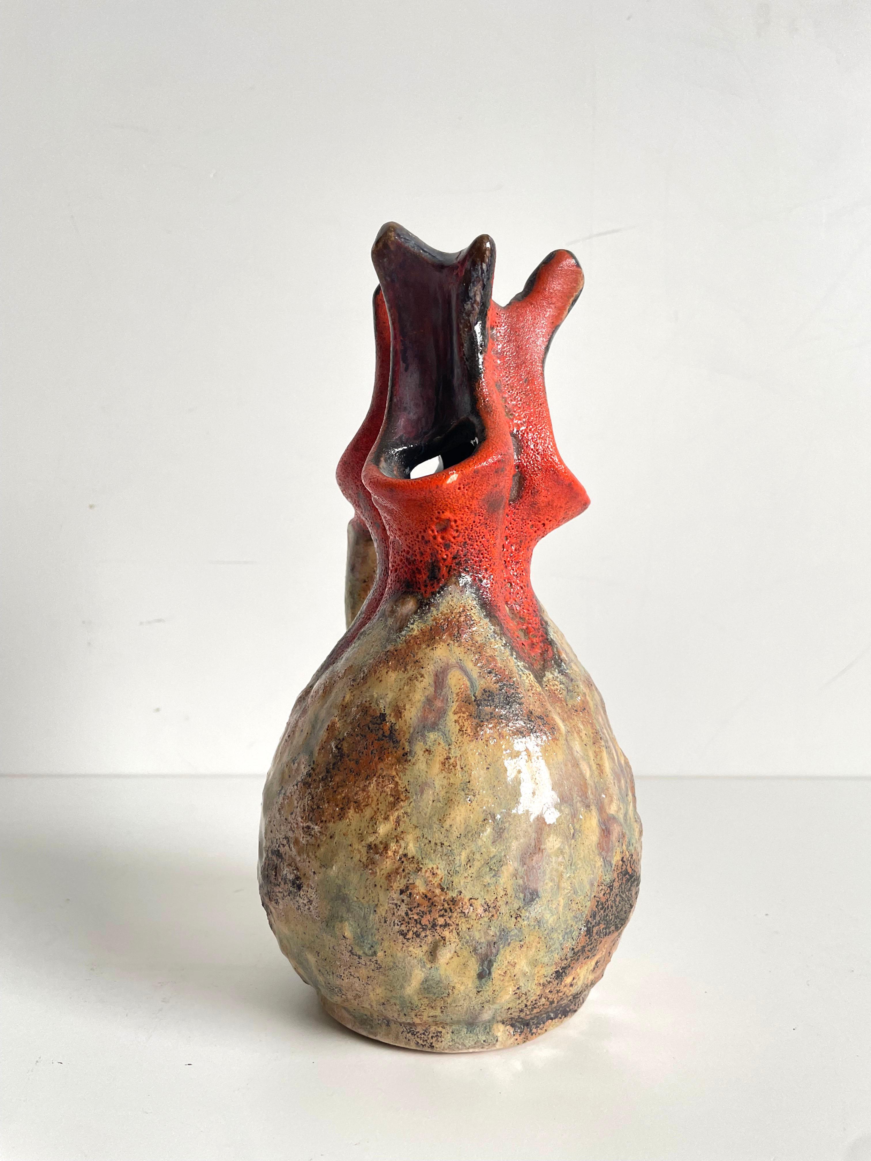 Eine seltene Walter Gerhards Design Vase, schöne Farben Brown-Beige und Rot, 1970er Jahre (Deutsch) im Angebot