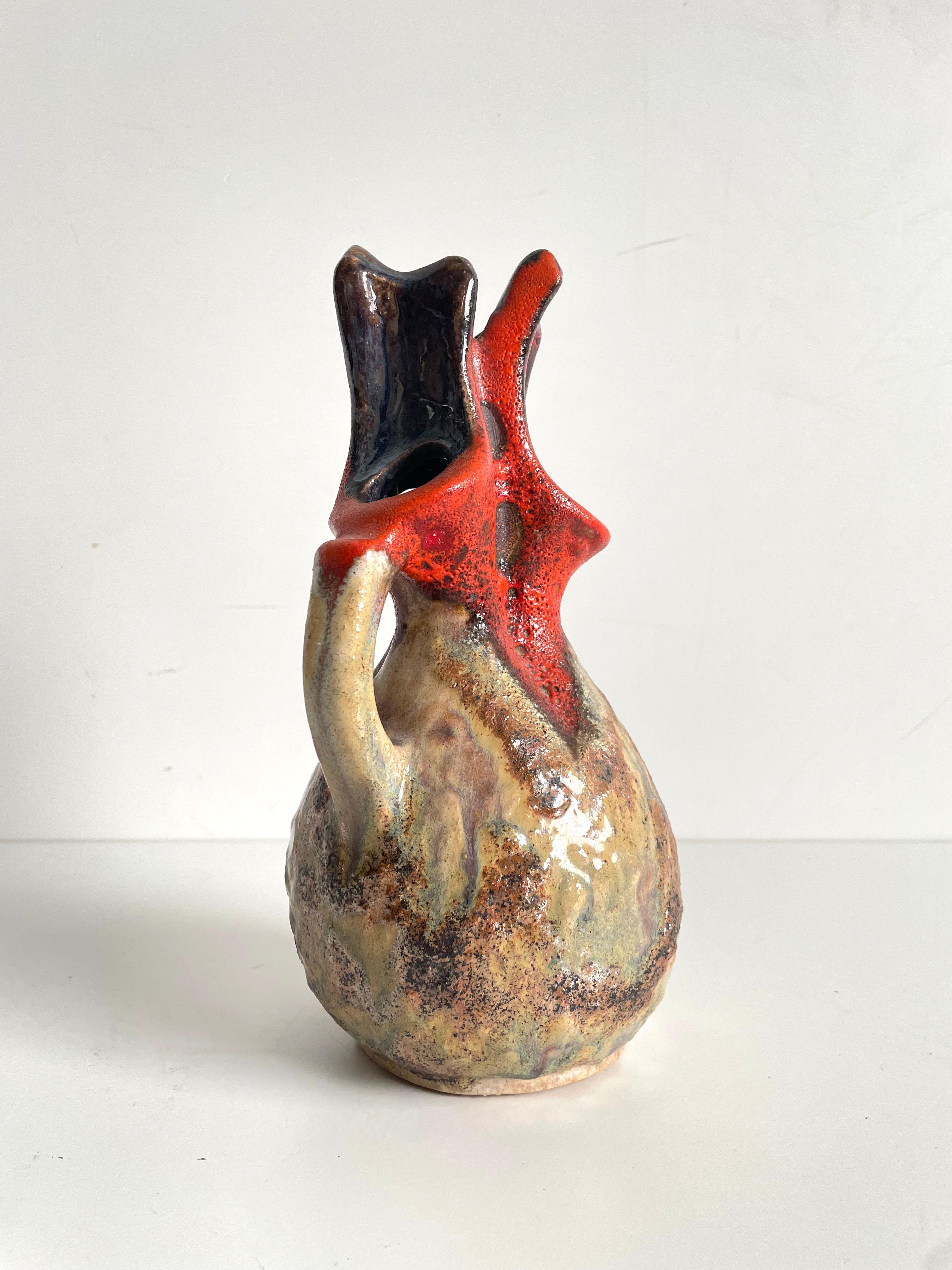 Eine seltene Walter Gerhards Design Vase, schöne Farben Brown-Beige und Rot, 1970er Jahre im Zustand „Gut“ im Angebot in Zagreb, HR