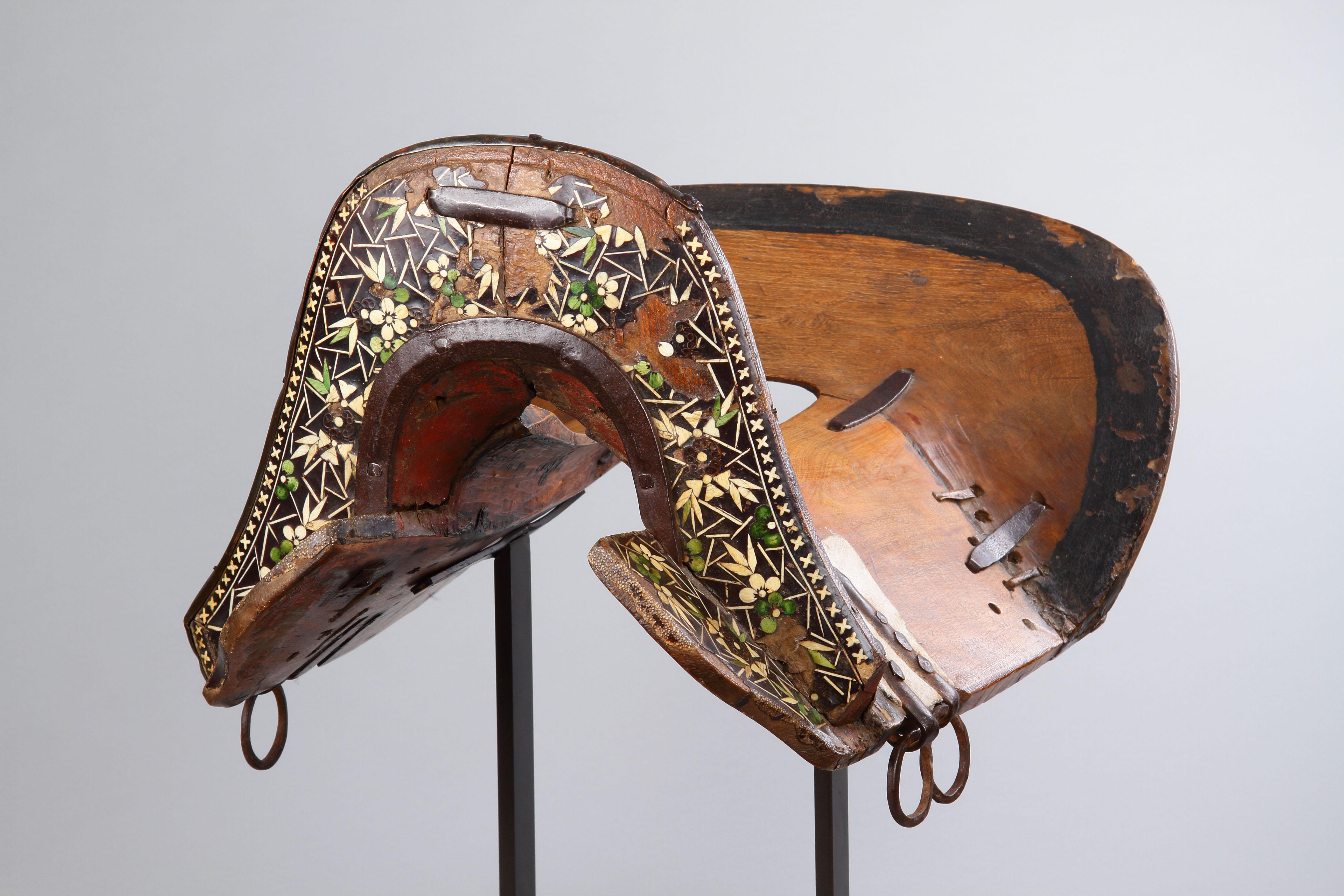 A Rare Western Tibetan Horse Saddle as Used by the Kampa Horsemen For Sale 2