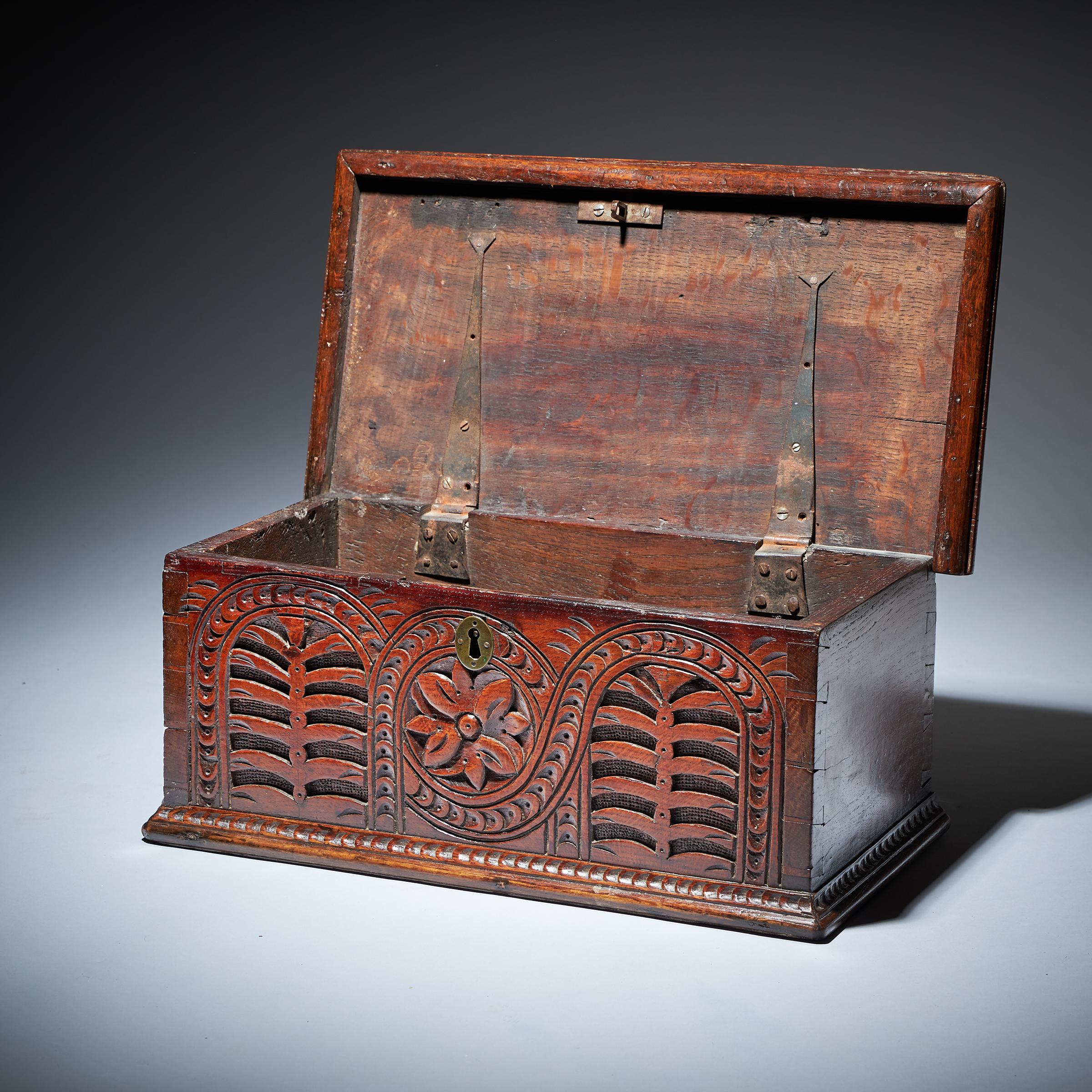 Rare William and Mary 17th Century Carved Oak Deeds Box of Small Proportions In Good Condition In Oxfordshire, United Kingdom