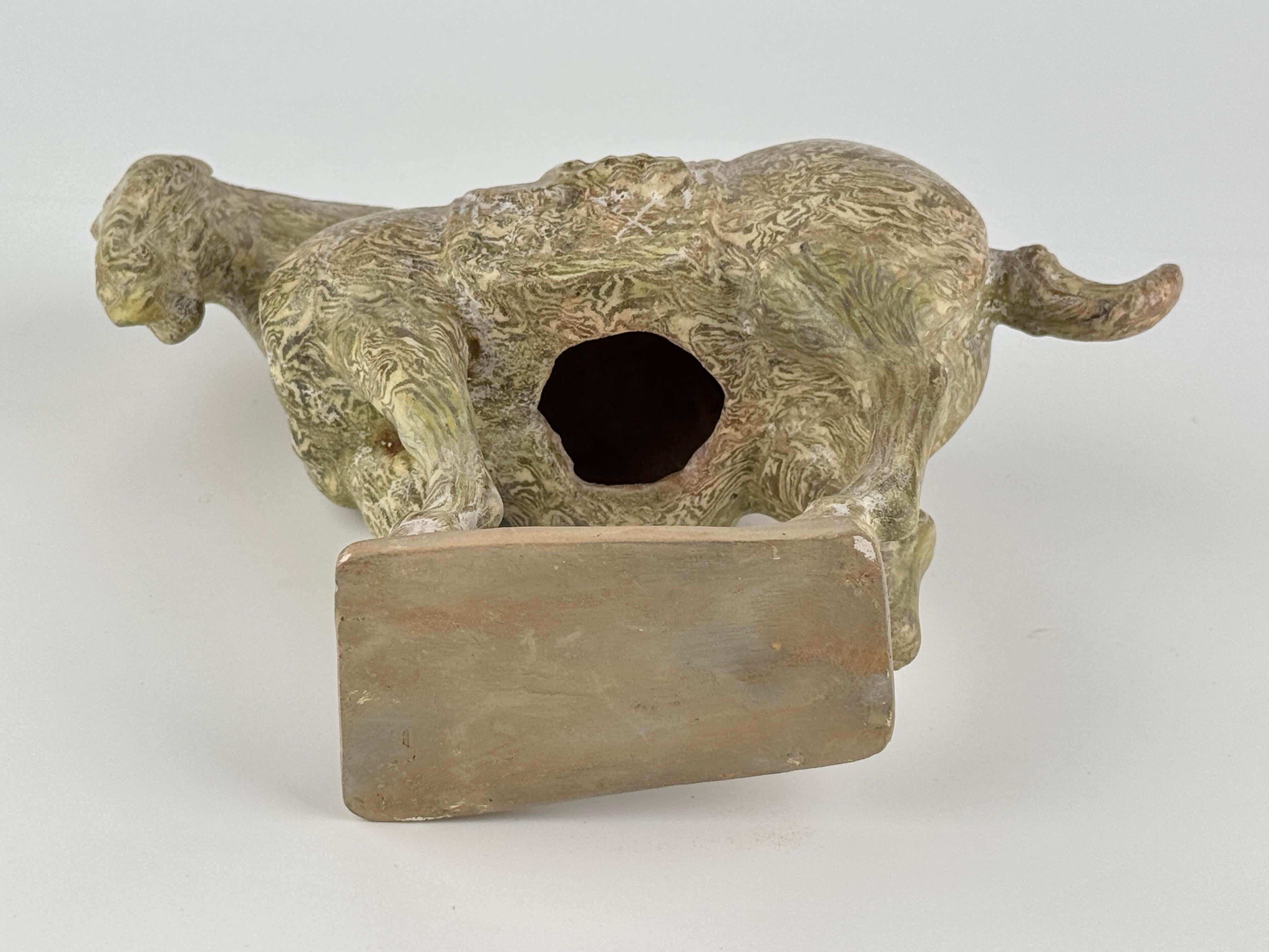 XVIIIe siècle et antérieur Rare cheval en poterie marbrée à glaçure jaune en vente