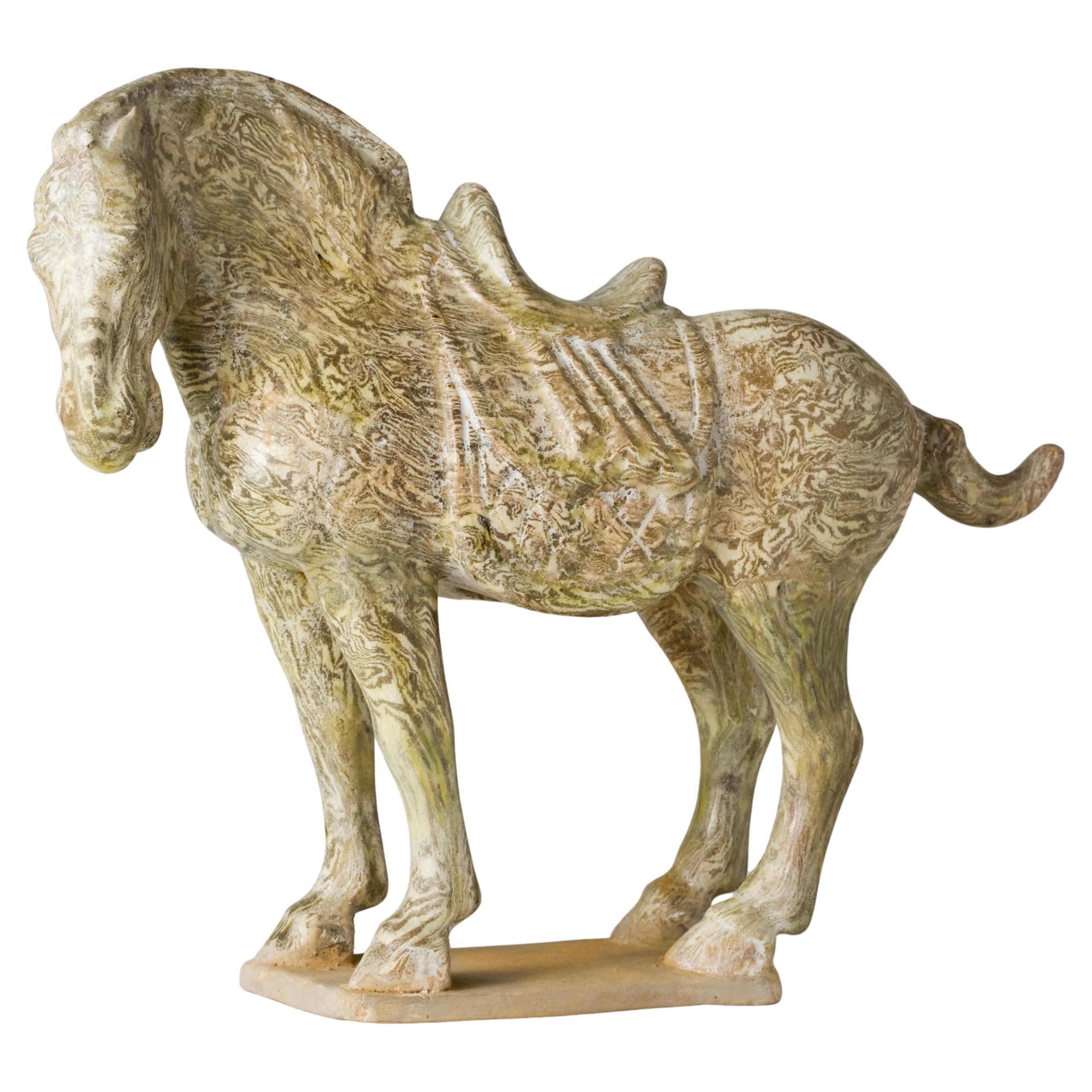 Rare cheval en poterie marbrée à glaçure jaune en vente