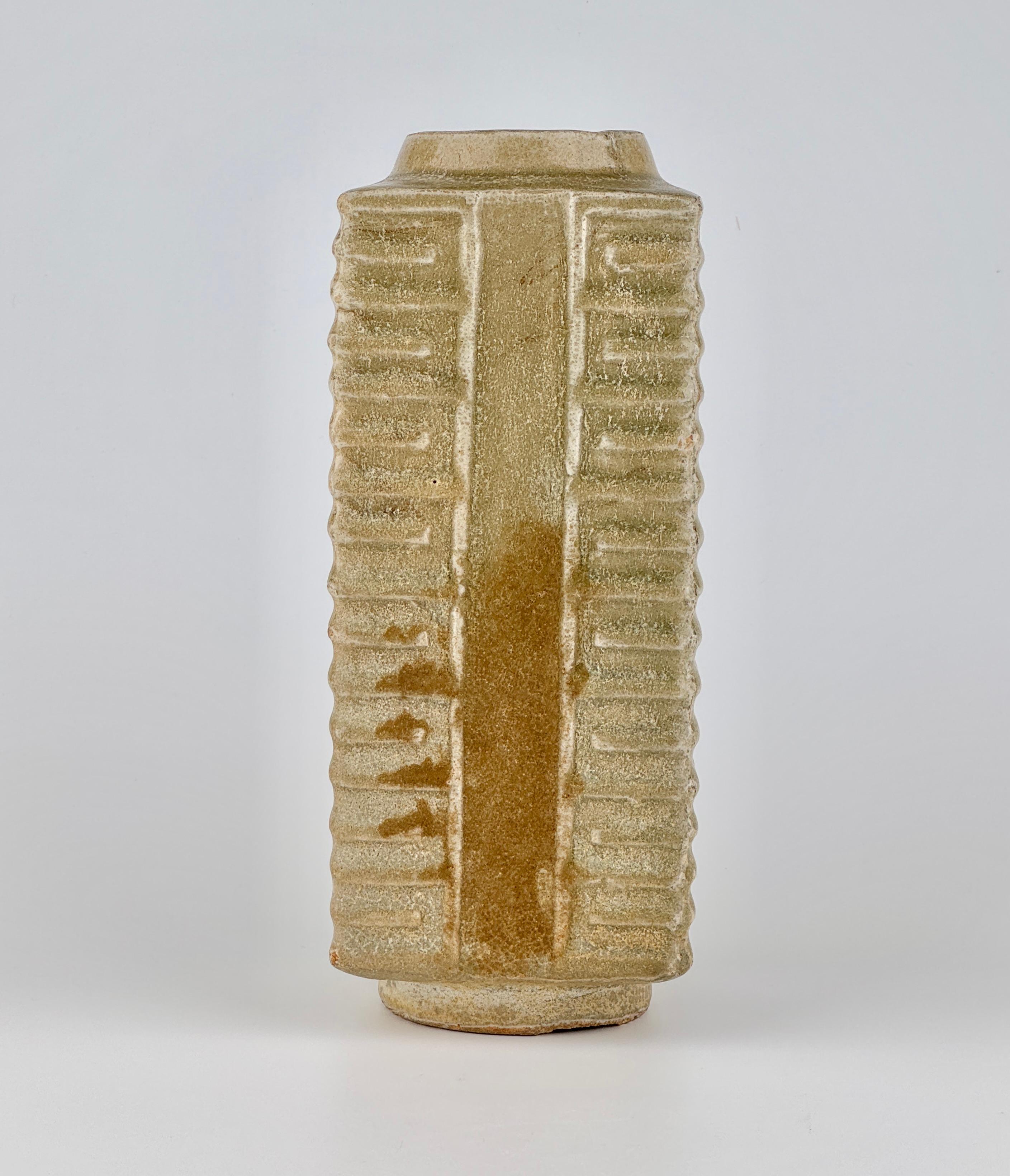 A Rare Yue Celadon Cong-Shaped Vase, Western Jin Dynasty(3-5th C) In Good Condition For Sale In seoul, KR