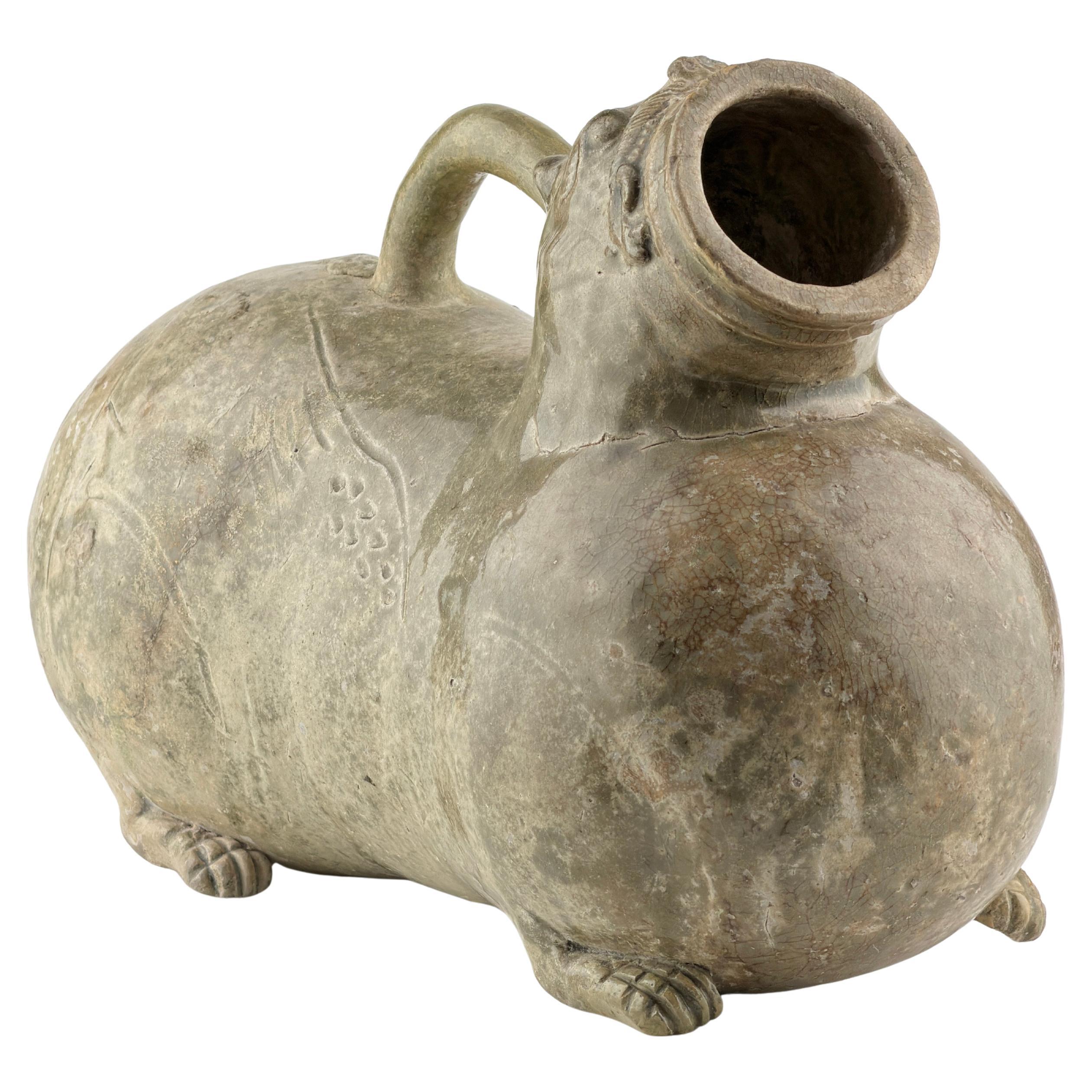 Seltenes figürliches Gefäß aus Yue-Keladonglasur, westliche Jin Dynasty (265-420)