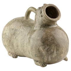 Seltenes figürliches Gefäß aus Yue-Keladonglasur, westliche Jin Dynasty (265-420)
