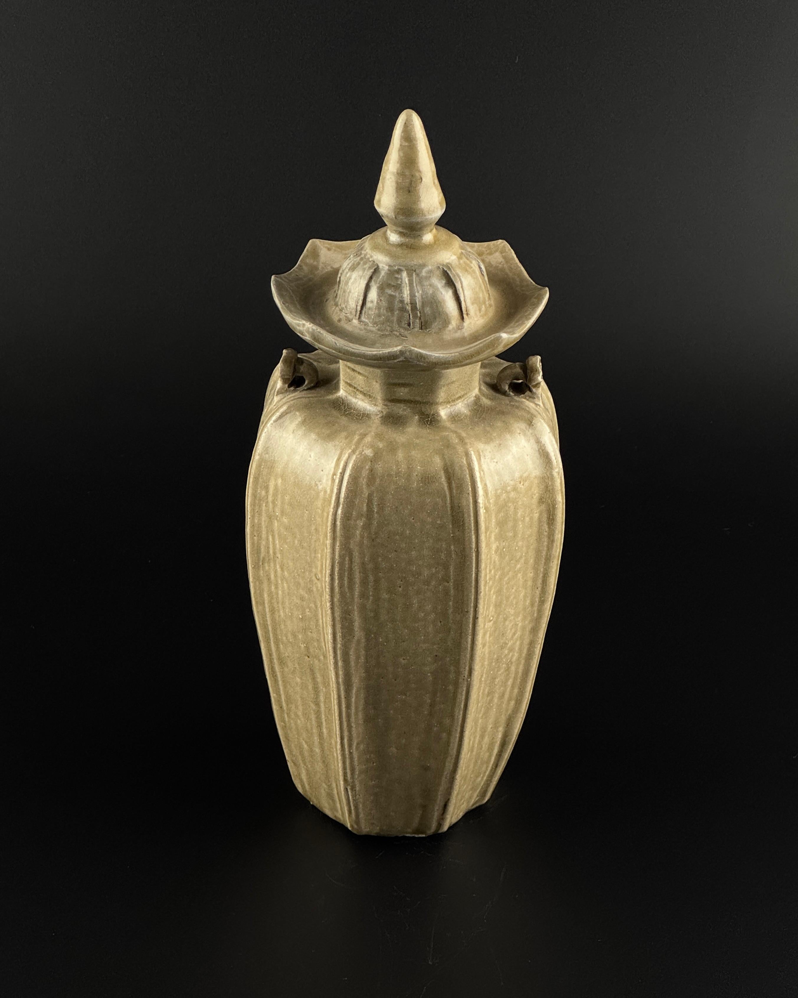 A Rare 'Yue' Celadon Glazed Octagonal Vase, Western Jin Dynasty (266 - 316 AD) For Sale 5