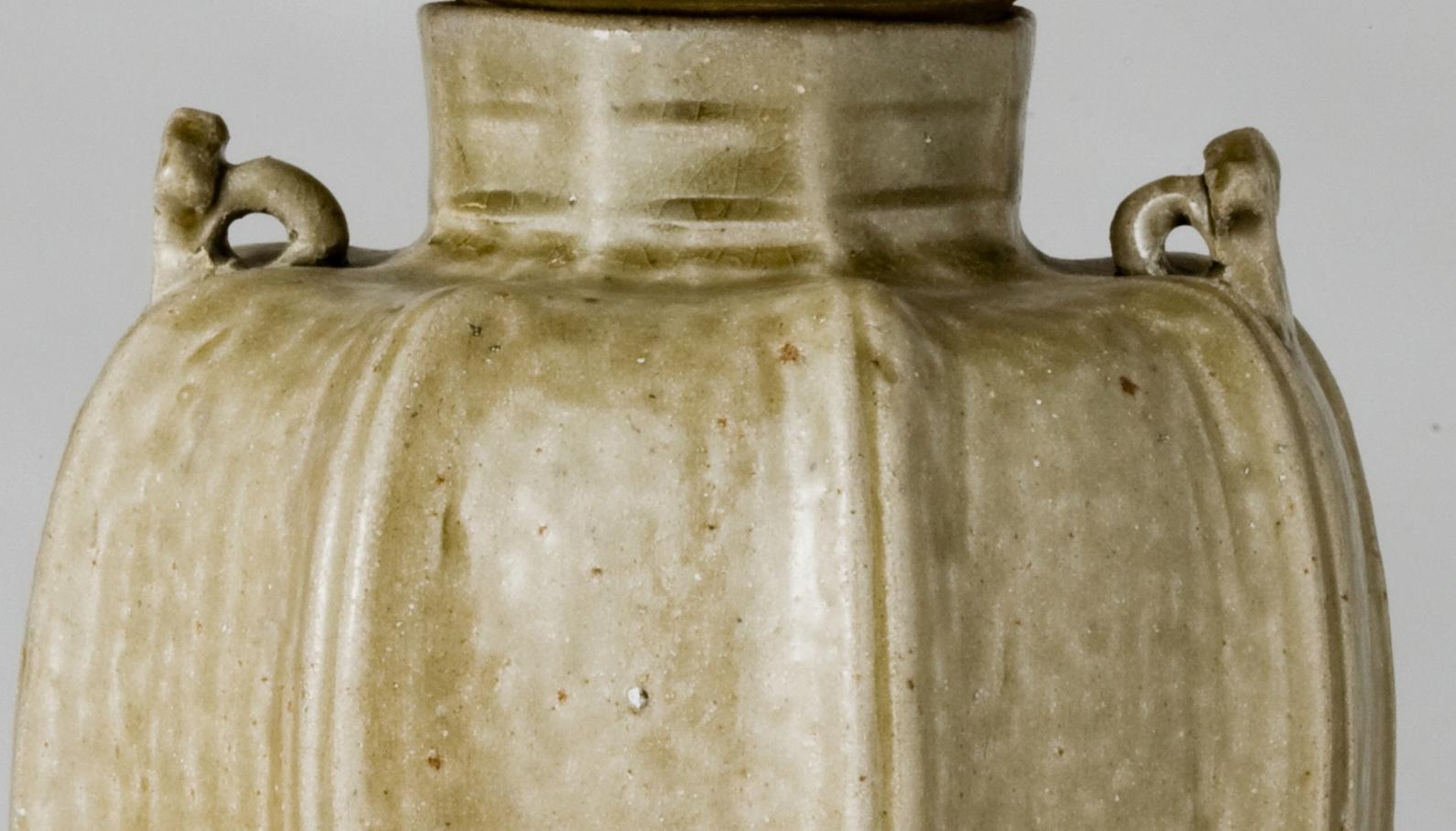 A Rare 'Yue' Celadon Glazed Octagonal Vase, Western Jin Dynasty (266 - 316 AD) For Sale 6