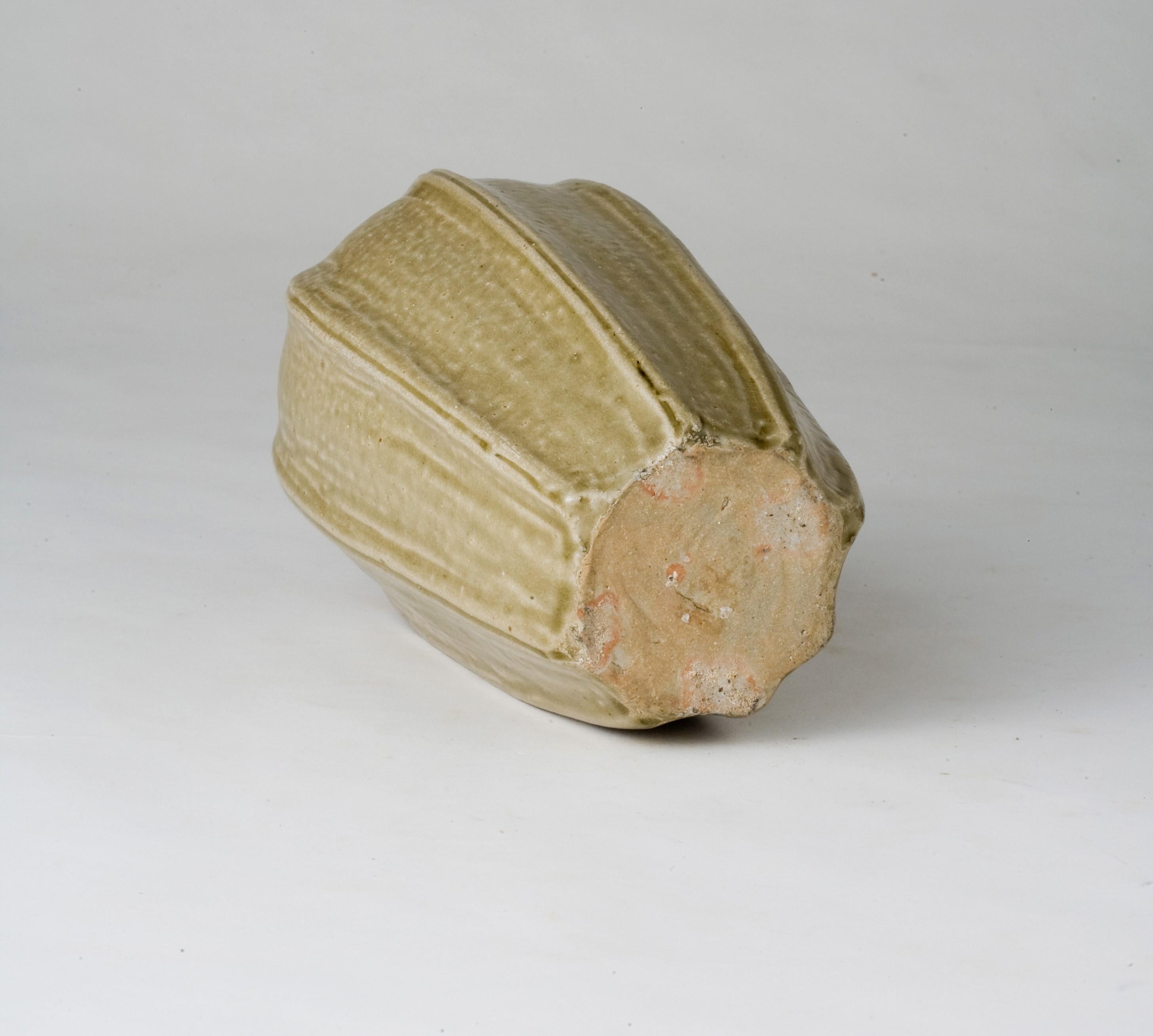 A Rare 'Yue' Celadon Glazed Octagonal Vase, Western Jin Dynasty (266 - 316 AD) For Sale 10