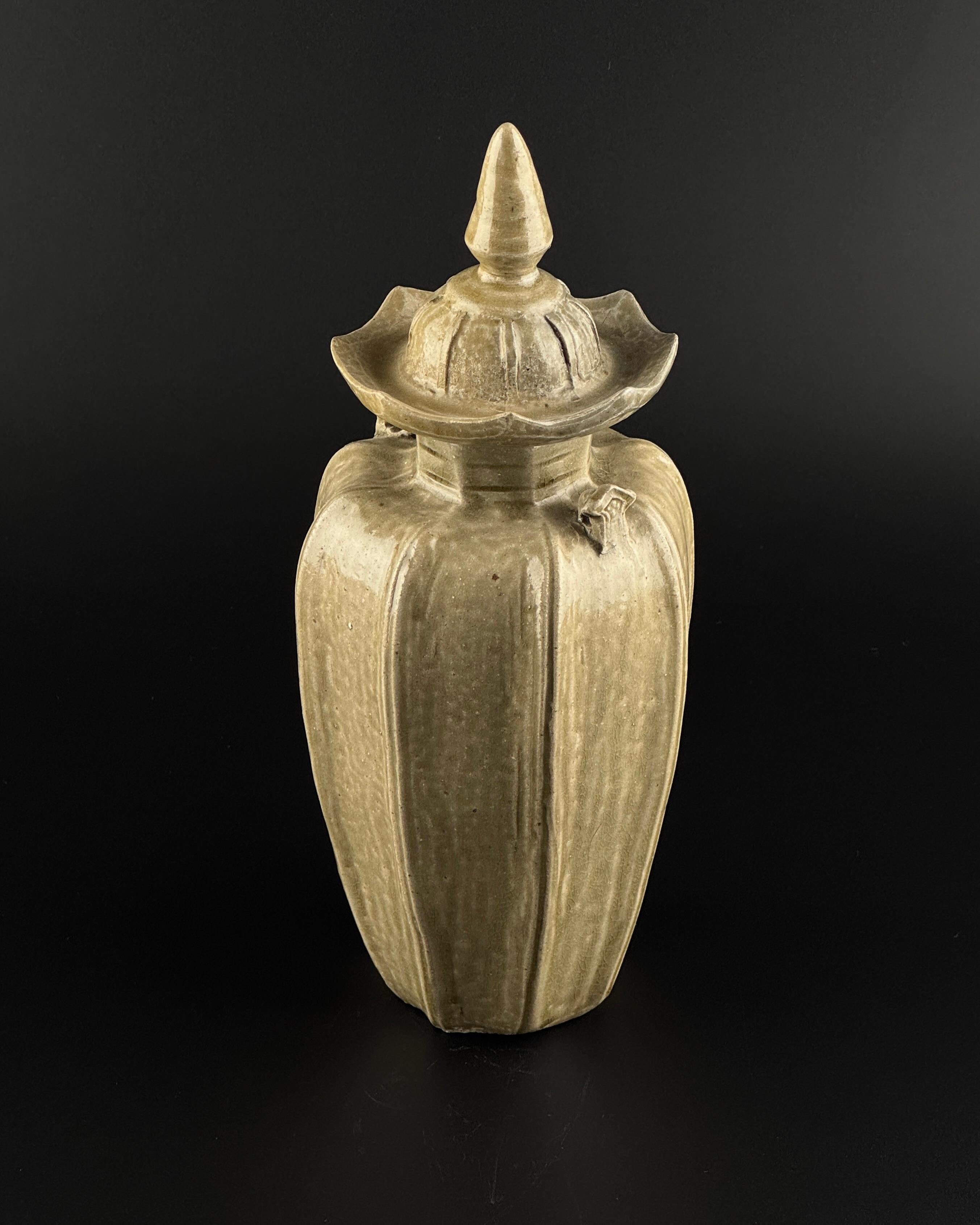 A Rare 'Yue' Celadon Glazed Octagonal Vase, Western Jin Dynasty (266 - 316 AD) For Sale 3