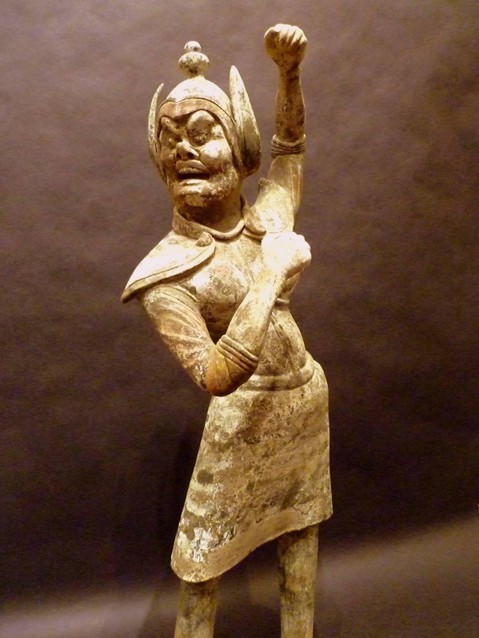 XVIIIe siècle et antérieur Rare, belle et importante statue de gardien de la dynastie Tang en poterie de la dynastie Tang, testée TL en vente