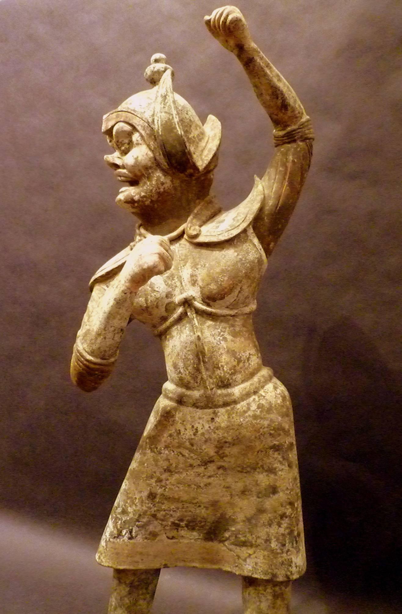Rare, belle et importante statue de gardien de la dynastie Tang en poterie de la dynastie Tang, testée TL en vente 1