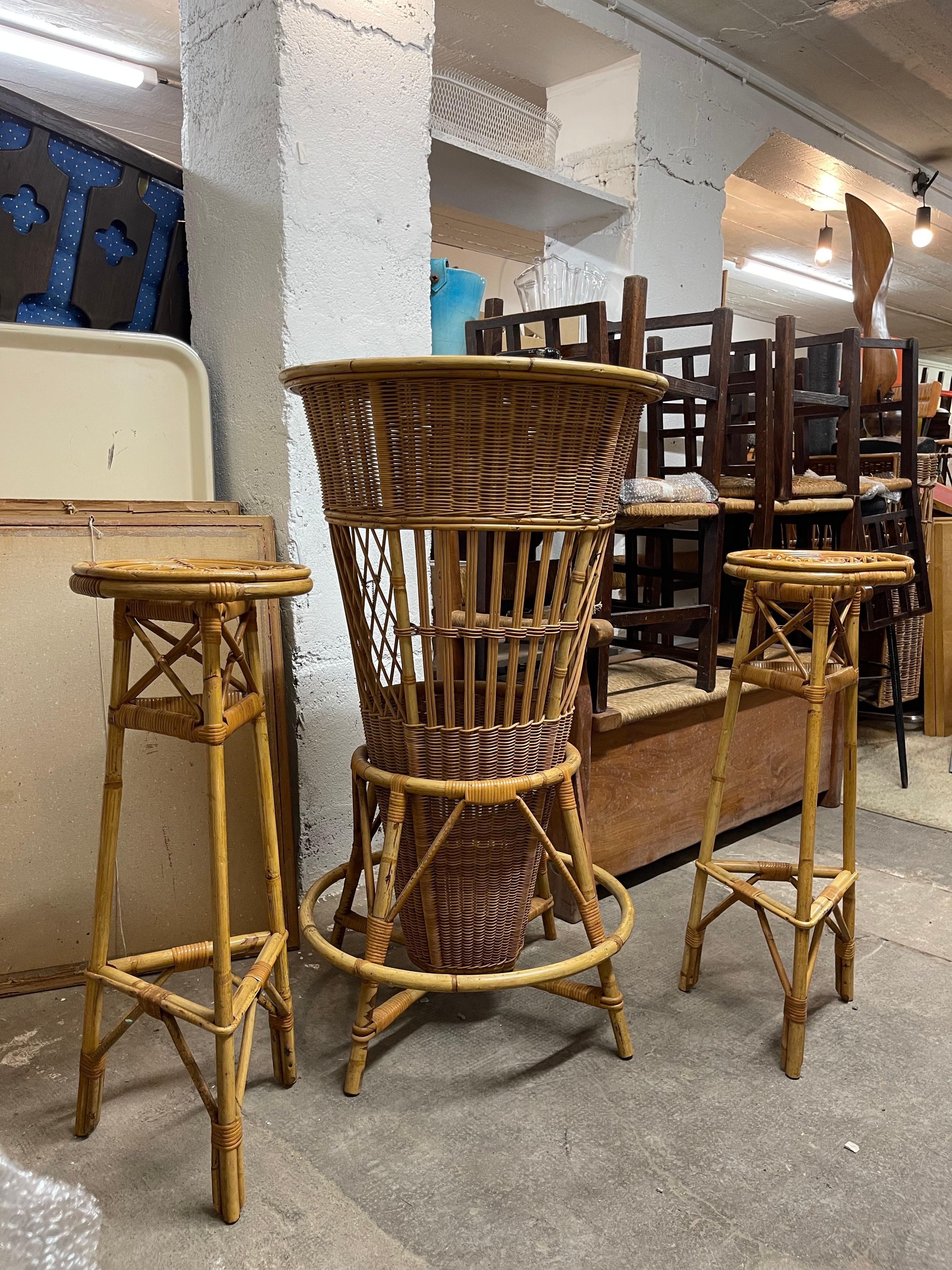 Modern A rattan bar with stools For Sale