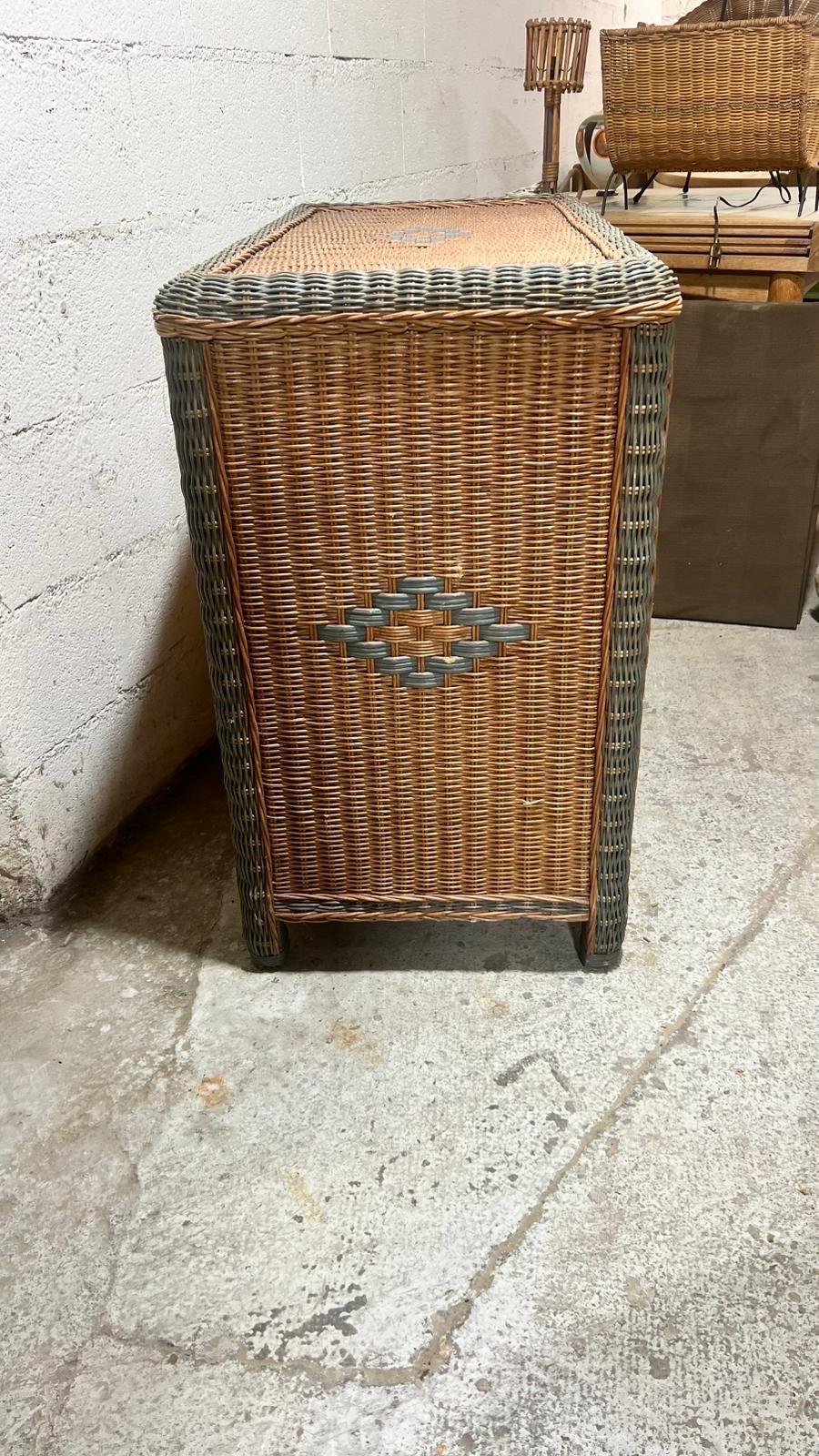 Altro Una cassettiera in rattan del 1950 circa in vendita