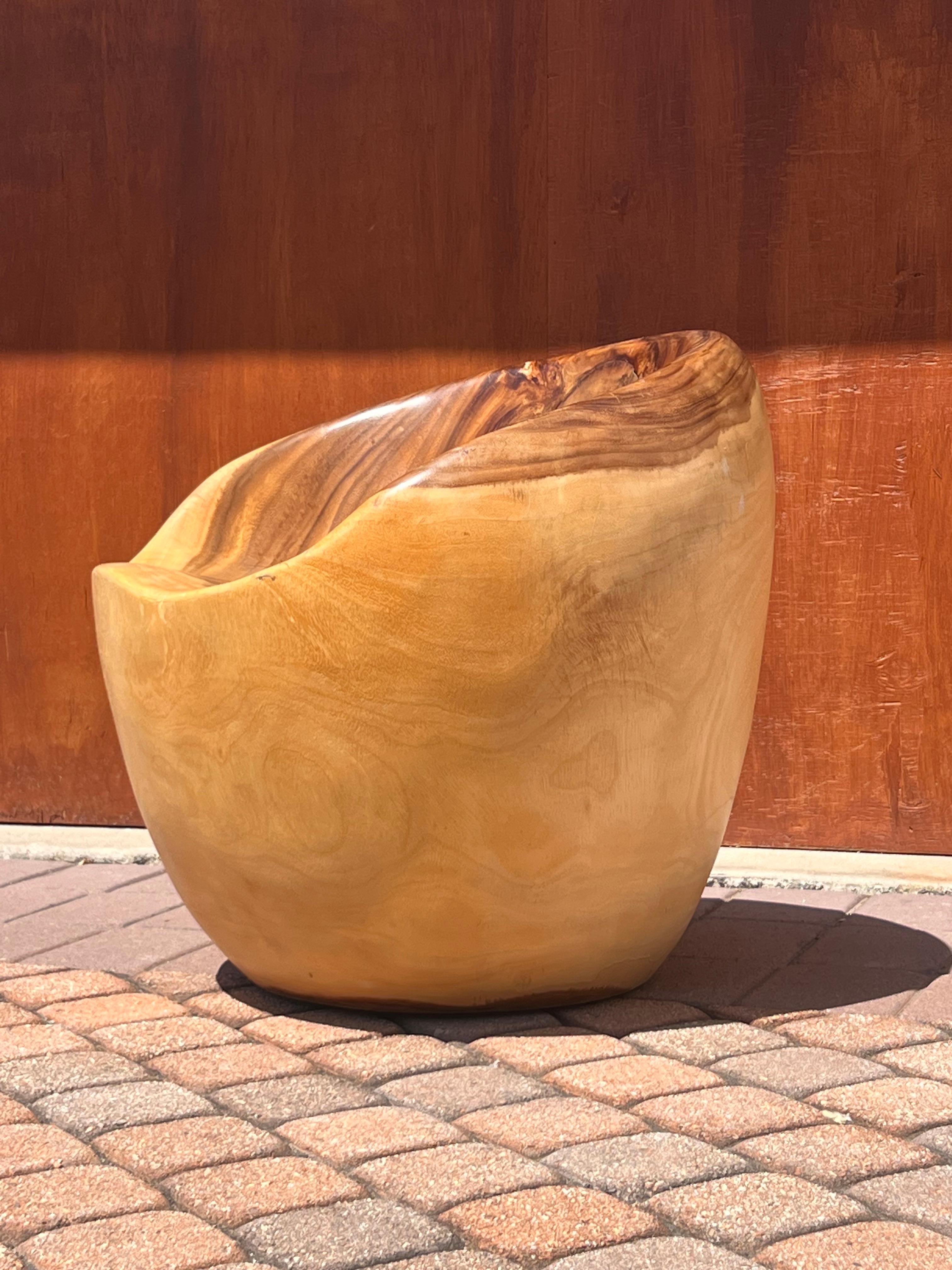 Sedia intagliata a mano in legno di radice grezza, XX secolo In condizioni buone in vendita a View Park, CA