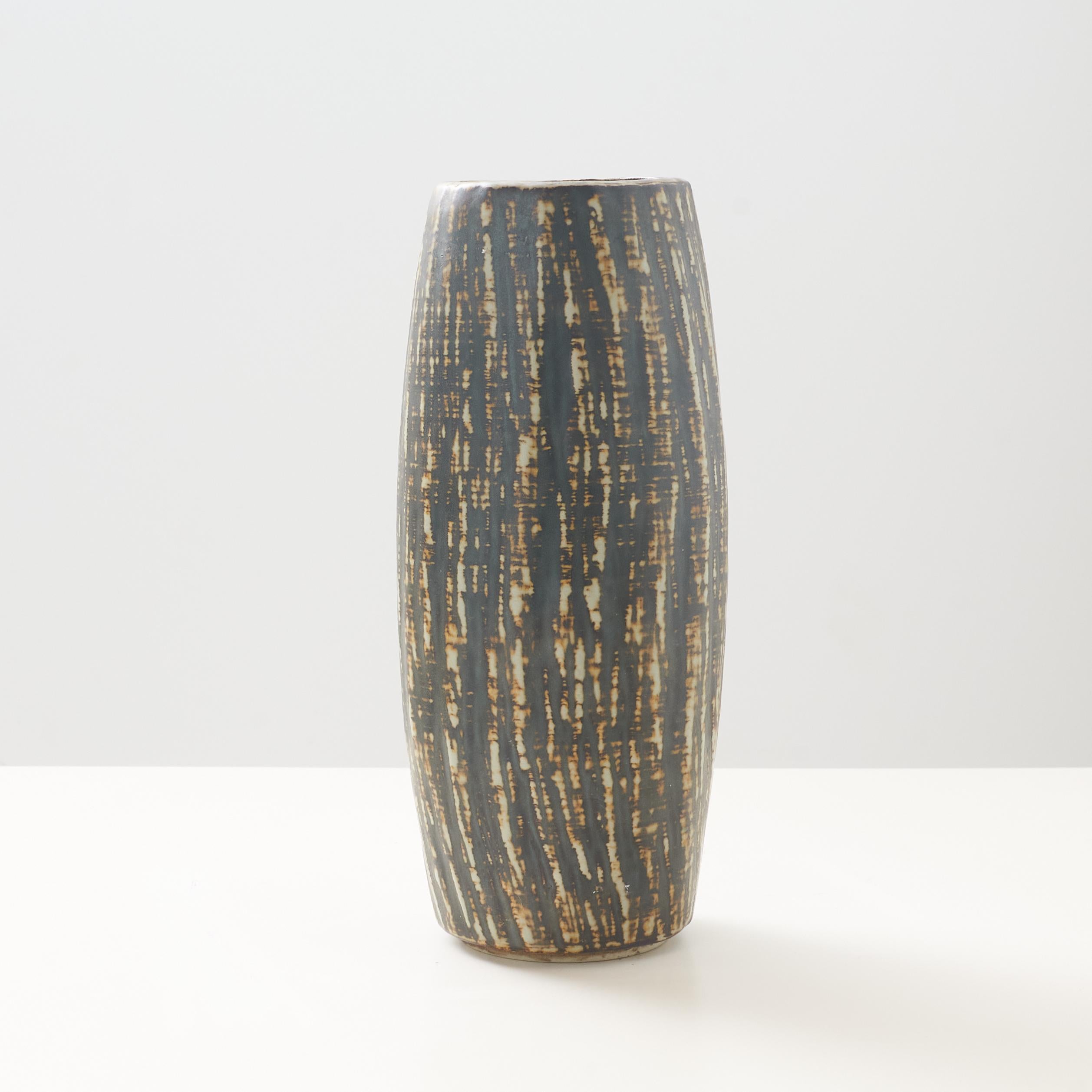 Moderno Vaso in ceramica della serie Rebus di Gunnar Nylund. in vendita