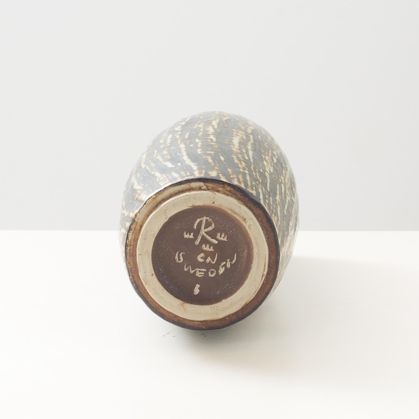 Vaso in ceramica della serie Rebus di Gunnar Nylund. In condizioni buone in vendita a San Francisco, CA
